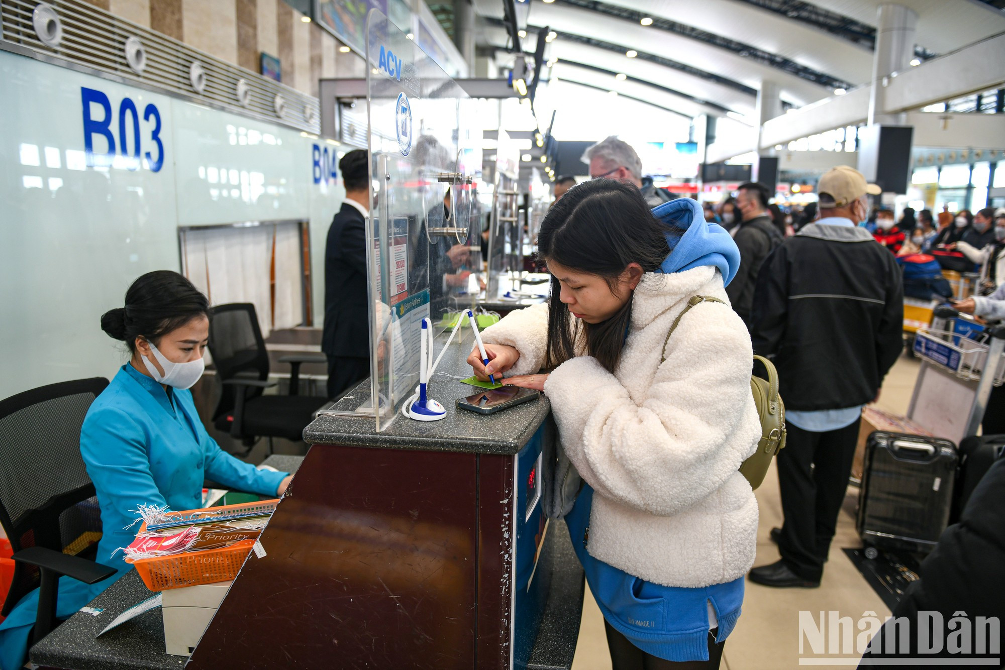 Las horas pico de Noi Bai son de las 10:00 a las 11:00 horas, de las 16:00 a las 17:00 y de las 18:00 a las 19:00. Las horas pico de Noi Bai son de las 10:00 a las 11:00 horas, de las 16:00 a las 17:00 y de las 18:00 a las 19:00.