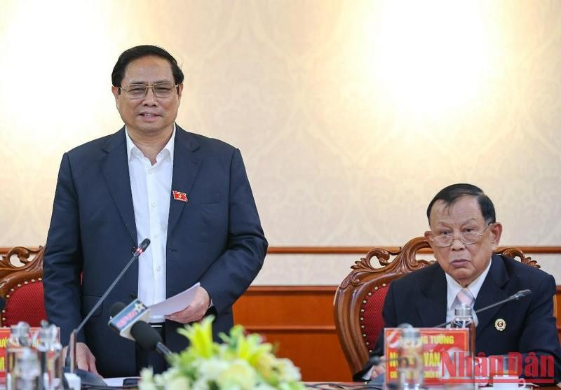 El primer ministro Pham Minh Chinh habla en el evento.