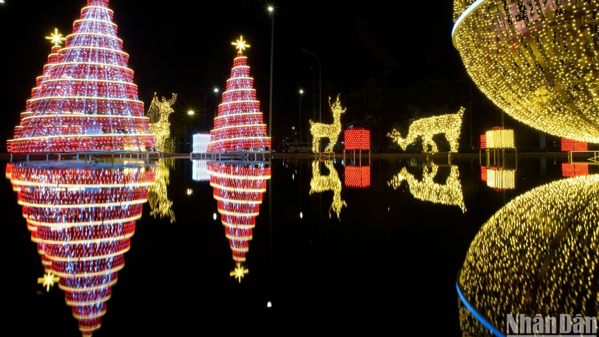 La Terminal T2 se engalana con un aspecto brillante y festivo. La Terminal T2 se engalana con un aspecto brillante y festivo.