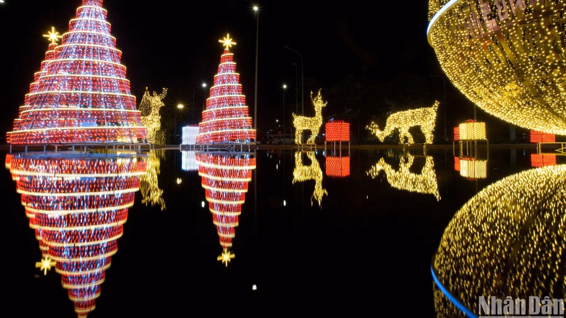 La Terminal T2 se engalana con un aspecto brillante y festivo.
