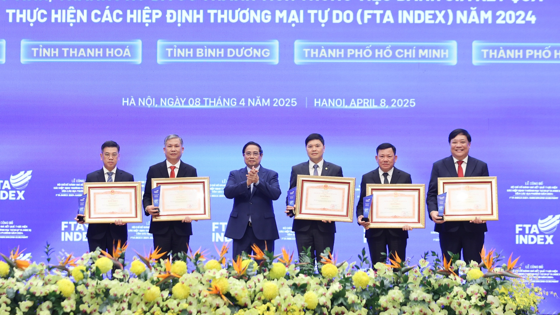 [Foto] Premier vietnamita asiste ceremonia para anunciar el Índice de evaluación de resultados de implementación de TLC
