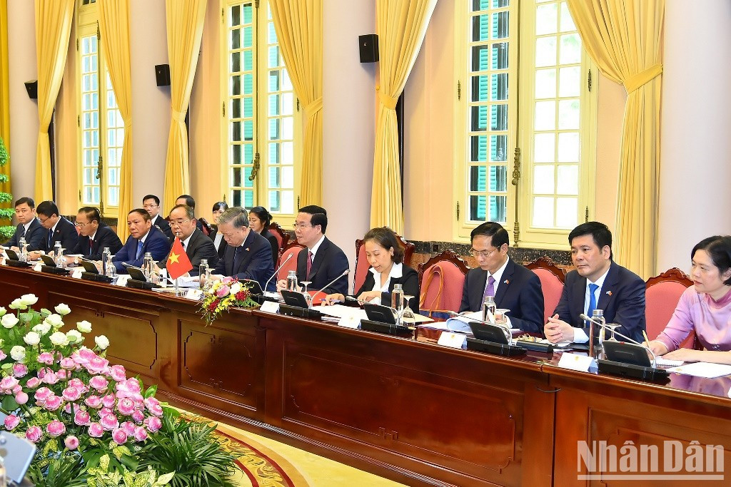 Delegados vietnamitas en el evento.