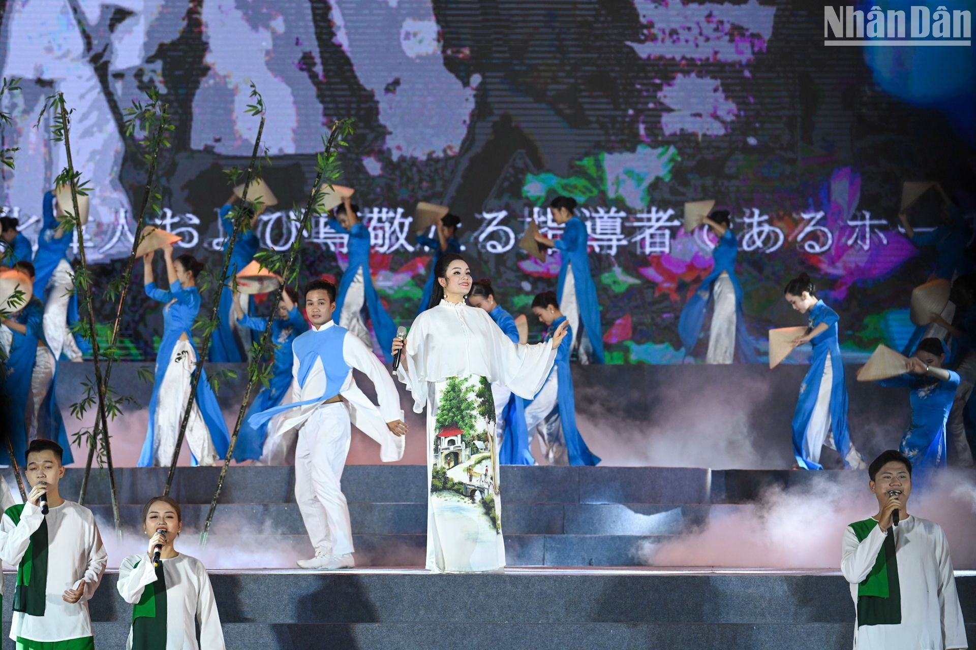 Programa de arte con el tema "Orgulloso de la tierra de Ha Nam" con 5 capítulos: "Hay tal Ha Nam", "Interferencia cultural", "Ruta de peregrinación", "Tam Chuc - Zona de ecoturismo espiritual" y "La belleza de Ha Nam". Programa de arte con el tema "Orgulloso de la tierra de Ha Nam" con 5 capítulos: "Hay tal Ha Nam", "Interferencia cultural", "Ruta de peregrinación", "Tam Chuc - Zona de ecoturismo espiritual" y "La belleza de Ha Nam".