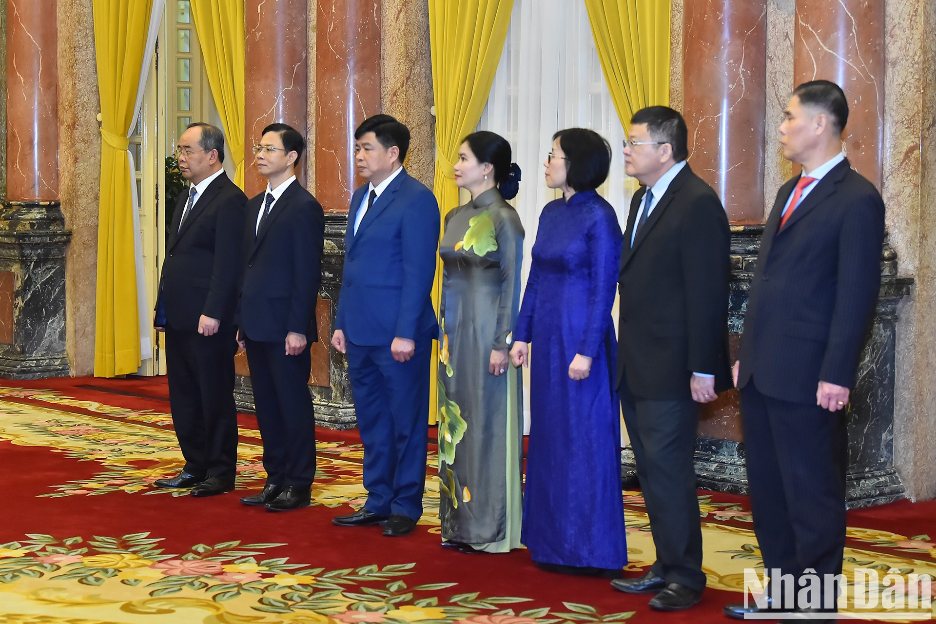 Asistentes vietnamitas a la ceremonia. Asistentes vietnamitas a la ceremonia.