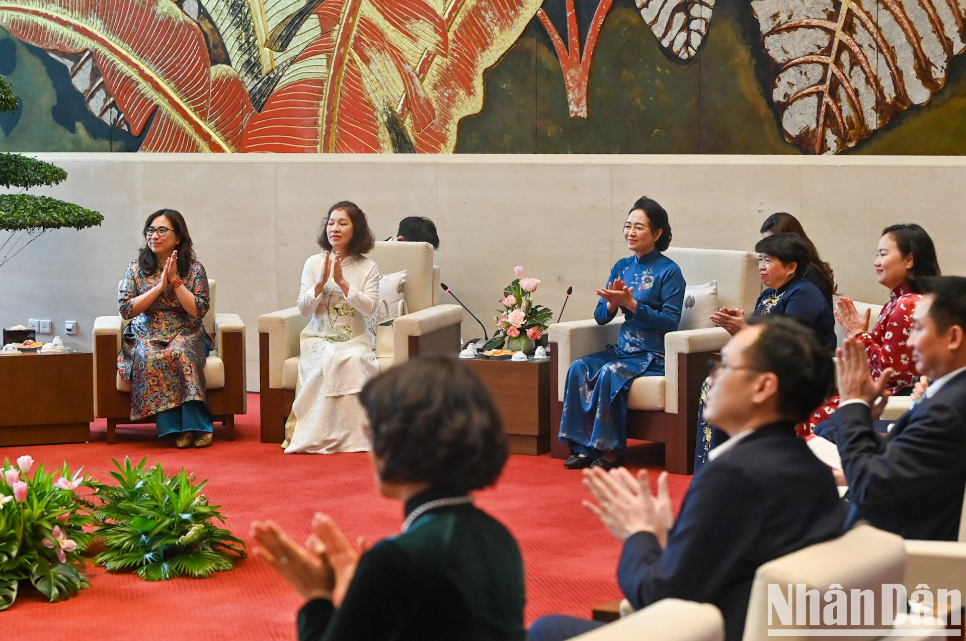 Escena de la reunión amistosa.