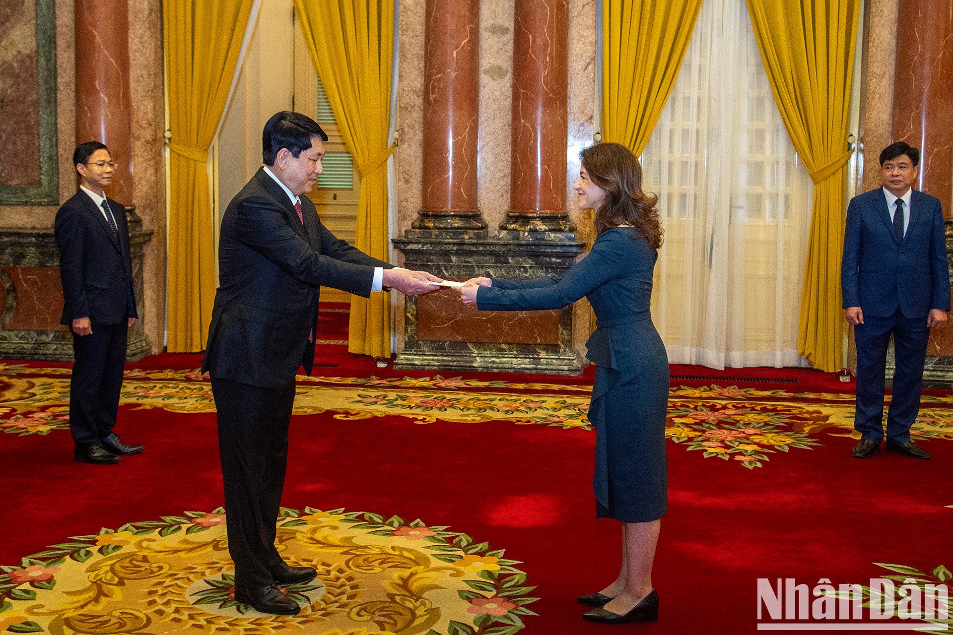 El presidente Luong Cuong recibe las cartas credenciales de la embajadora de Colombia, Camila María Polo Florez. El presidente Luong Cuong recibe las cartas credenciales de la embajadora de Colombia, Camila María Polo Florez.