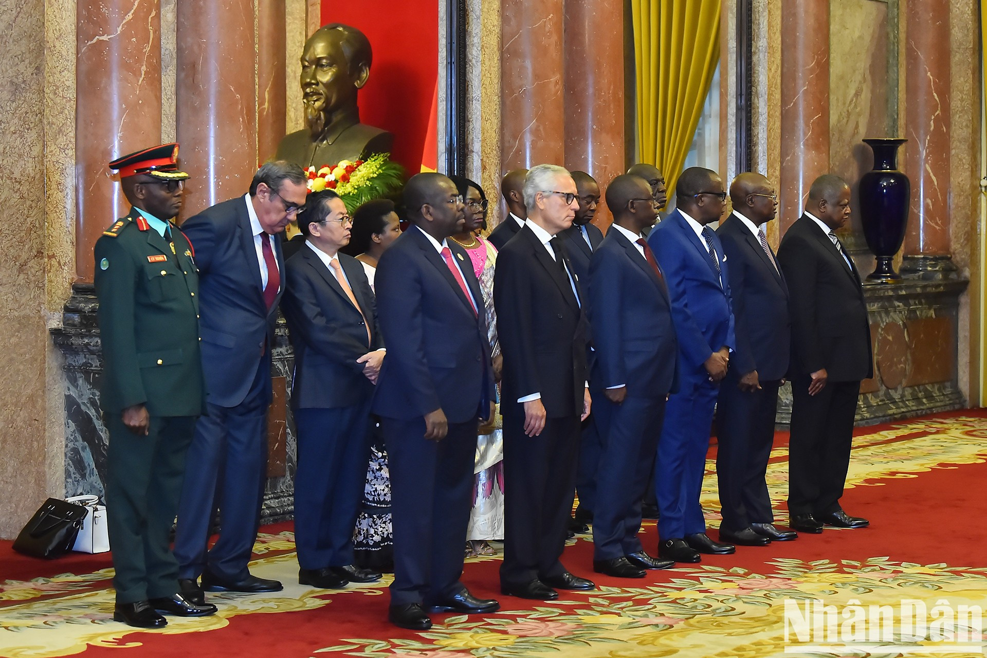 Los embajadores concurrentes de la República de Liberia, la República Democrática del Congo, la República del Congo, la República de Burundi, la República de Portugal y la República Unida de Tanzanía en la cita. Los embajadores concurrentes de la República de Liberia, la República Democrática del Congo, la República del Congo, la República de Burundi, la República de Portugal y la República Unida de Tanzanía en la cita.