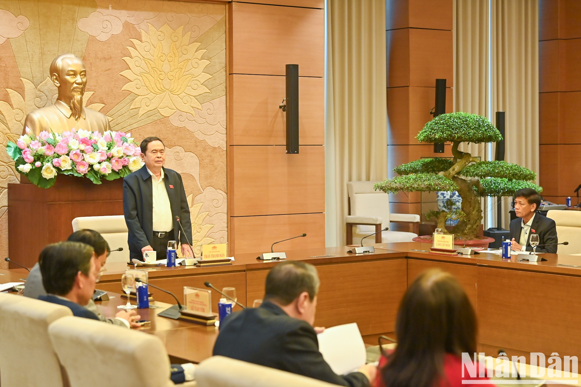 El titular legislativo en la reunión.