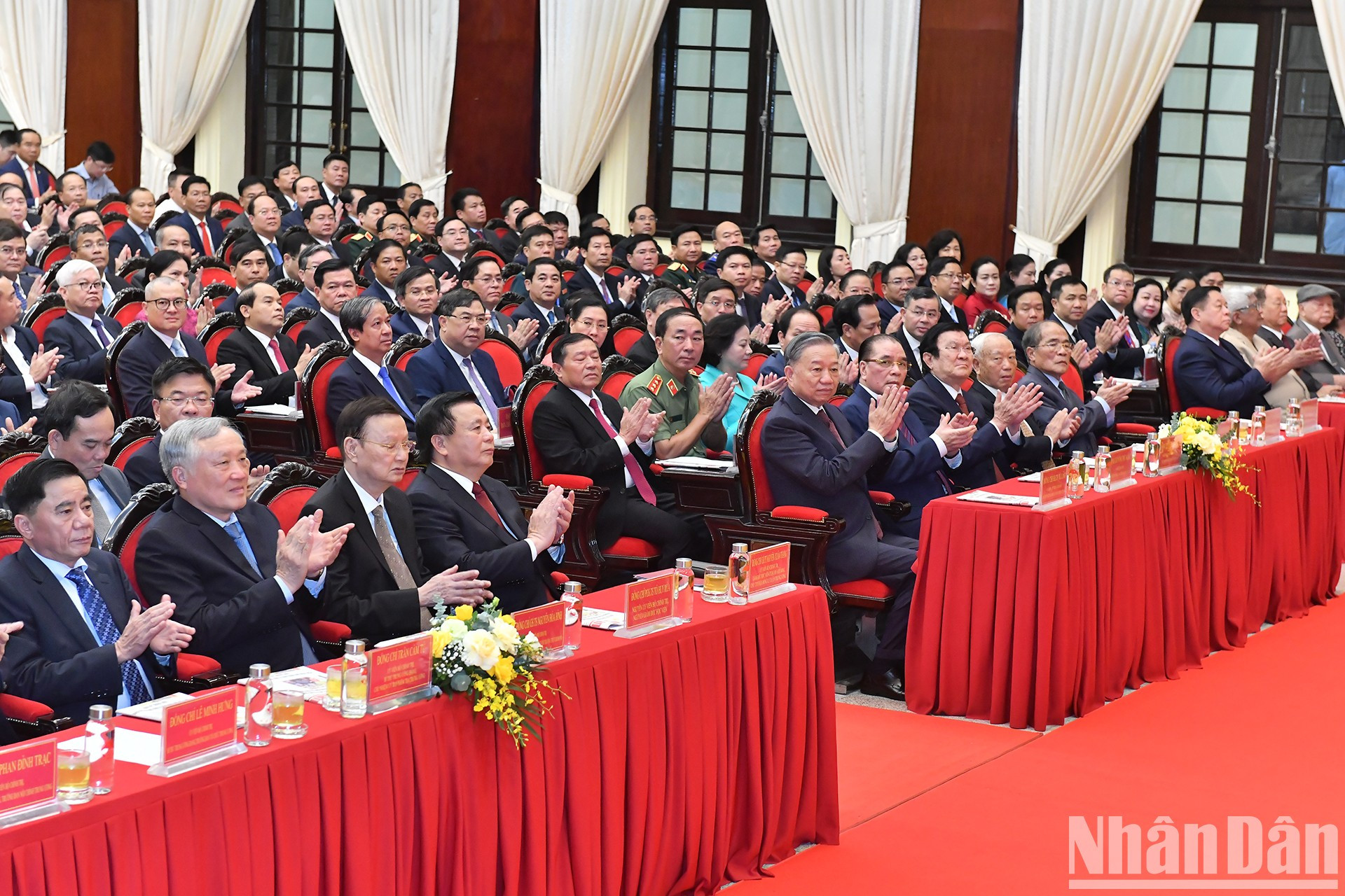 Asistentes a la ceremonia Asistentes a la ceremonia