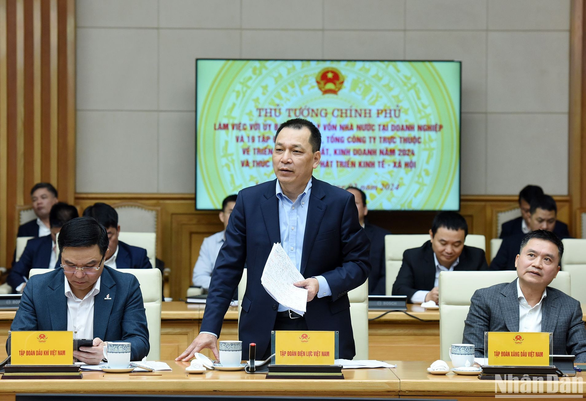 El presidente de la junta directiva de la Corporación de Electricidad de Vietnam, Dang Hoang An. El presidente de la junta directiva de la Corporación de Electricidad de Vietnam, Dang Hoang An.