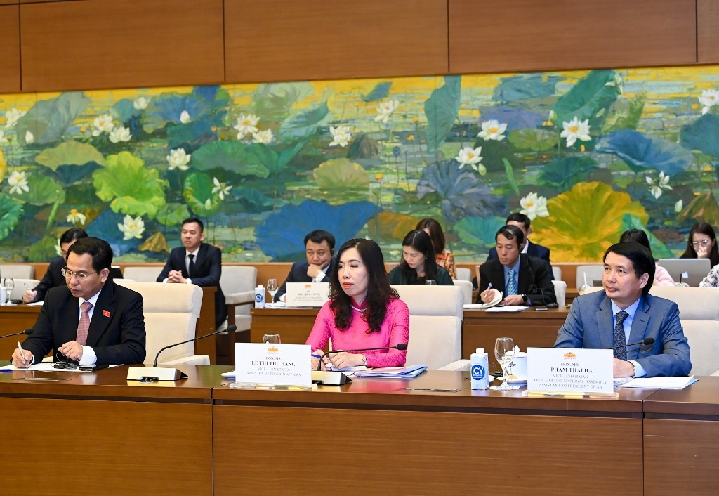 Delegados vietnamitas en la cita.