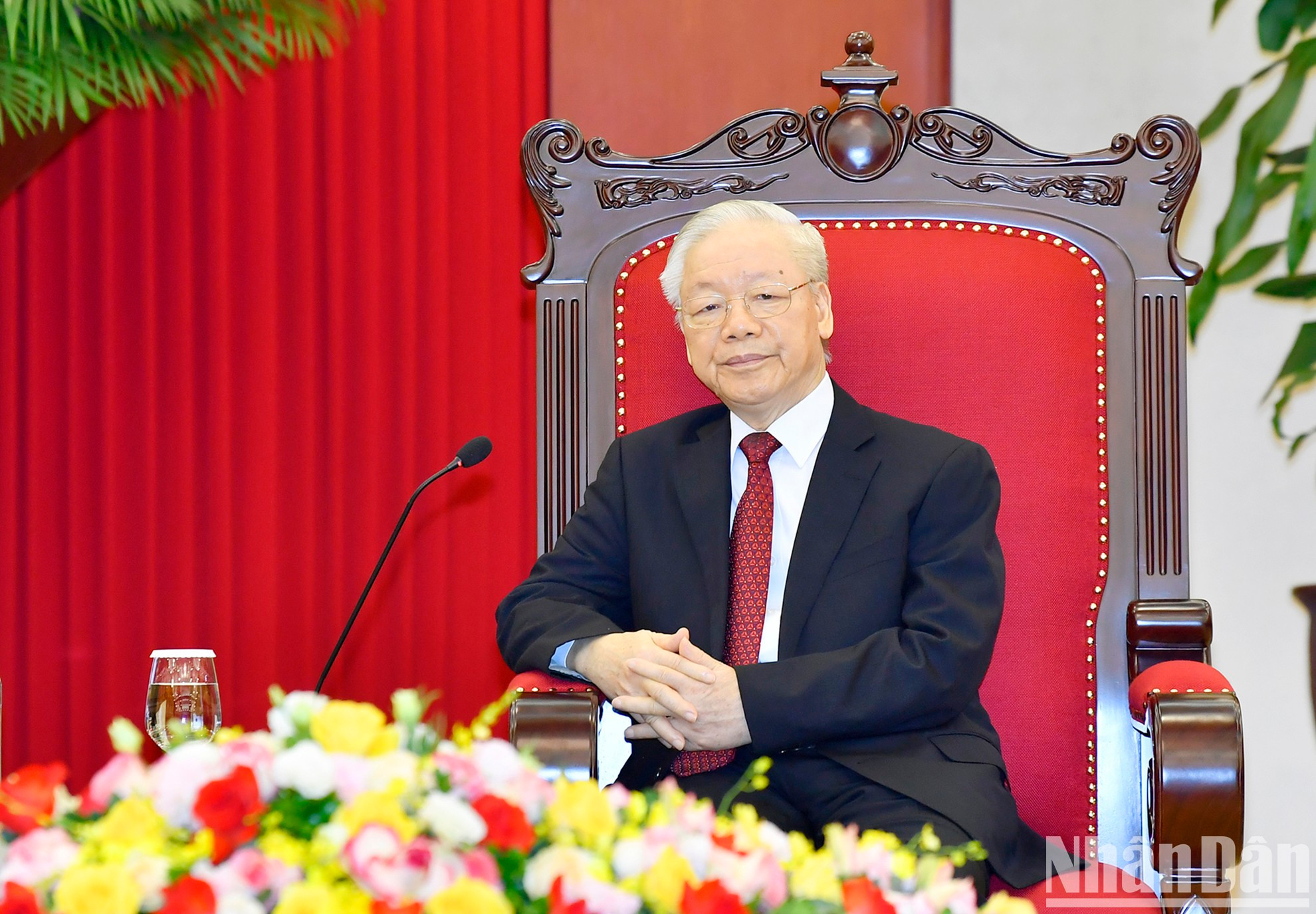 Nguyen Phu Trong interviene en el evento.