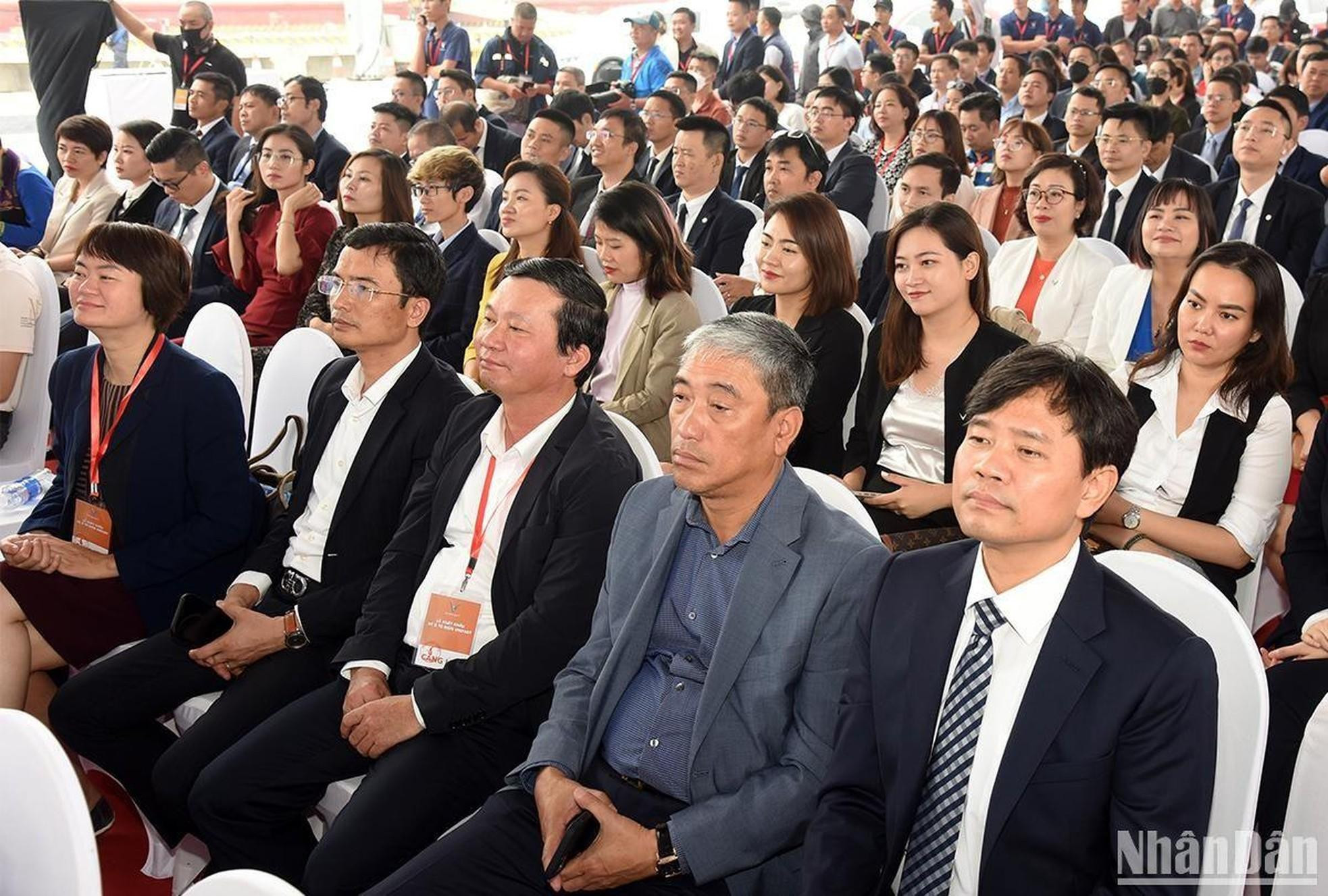 Los delegados asisten a la ceremonia.