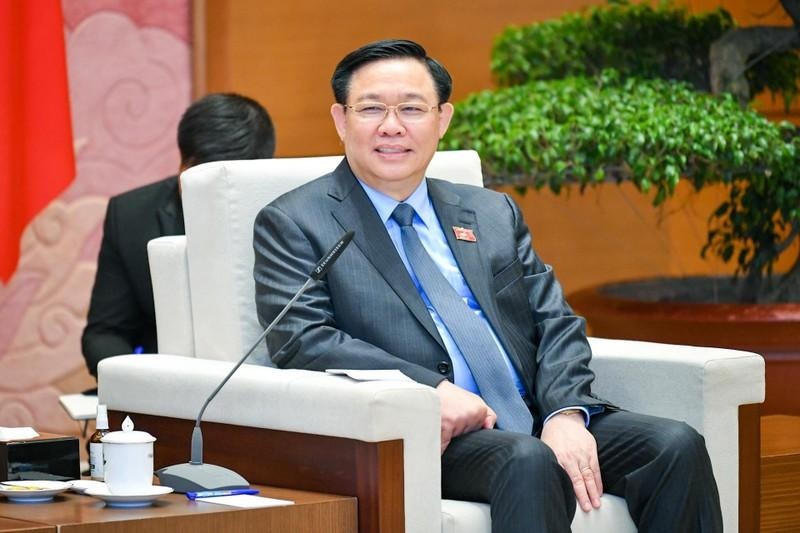 Dinh Hue habla en la reunión. Dinh Hue habla en la reunión.