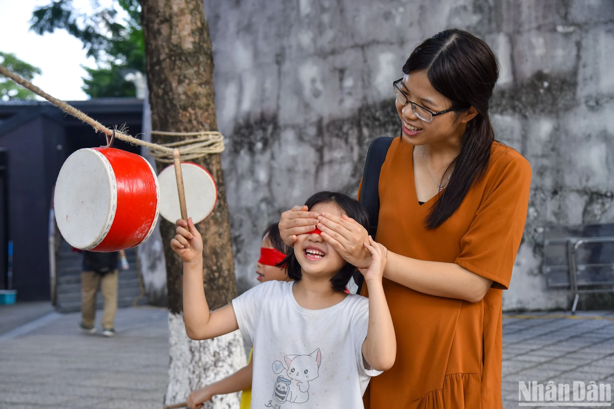 Se celebran diversos juegos folklóricos para los niños. Se celebran diversos juegos folklóricos para los niños.