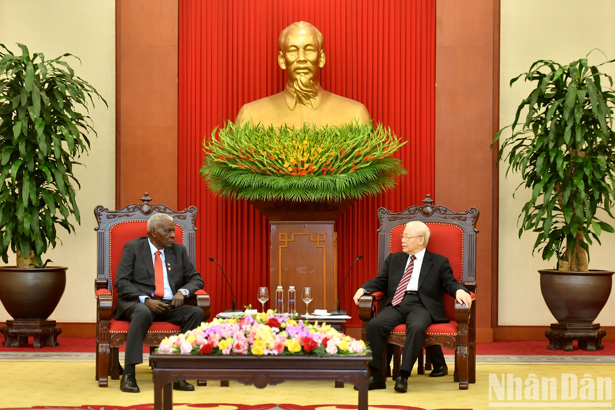 Ambos dirigentes en el encuentro. Ambos dirigentes en el encuentro.