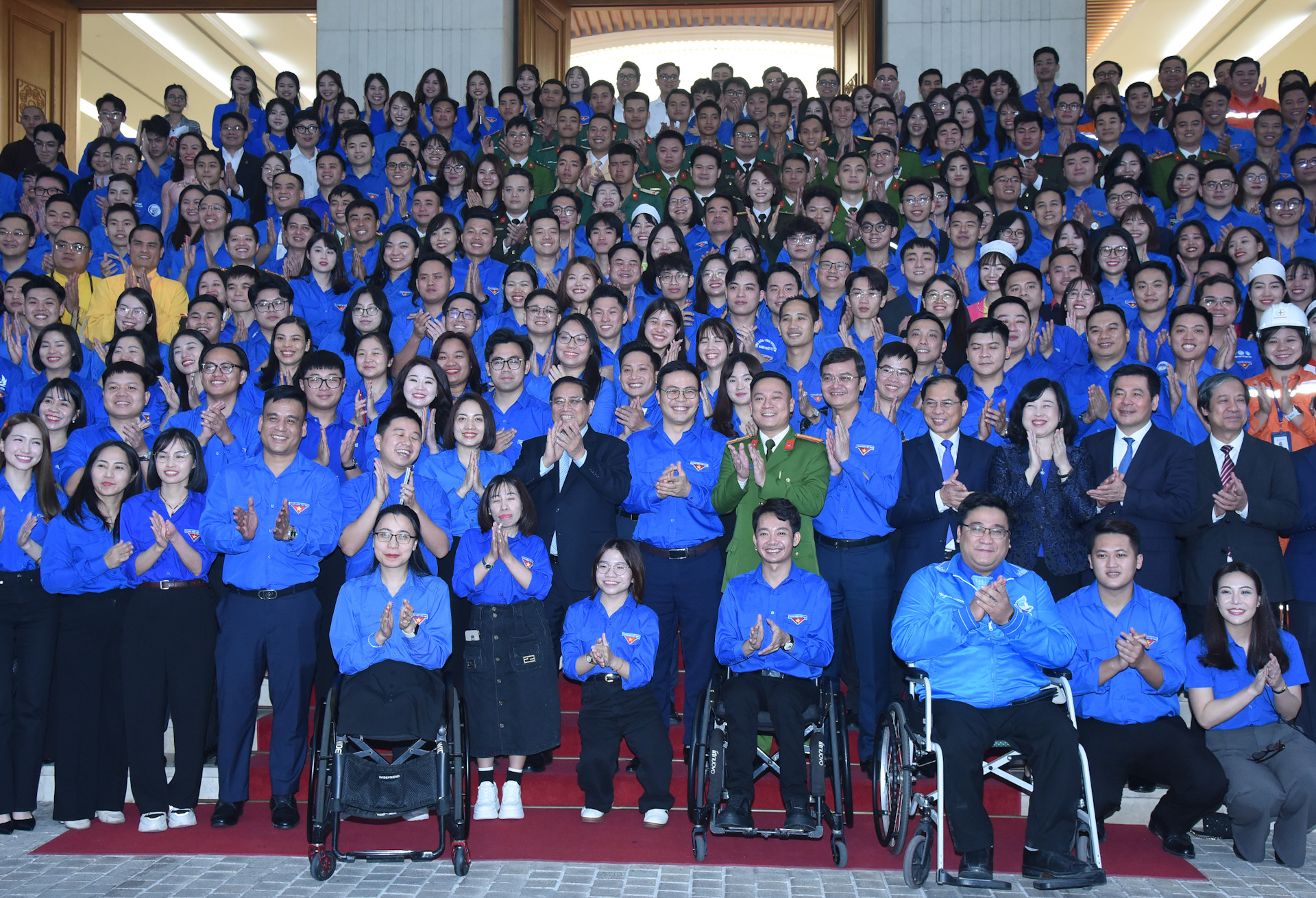 [Foto] Premier vietnamita dialoga con jóvenes