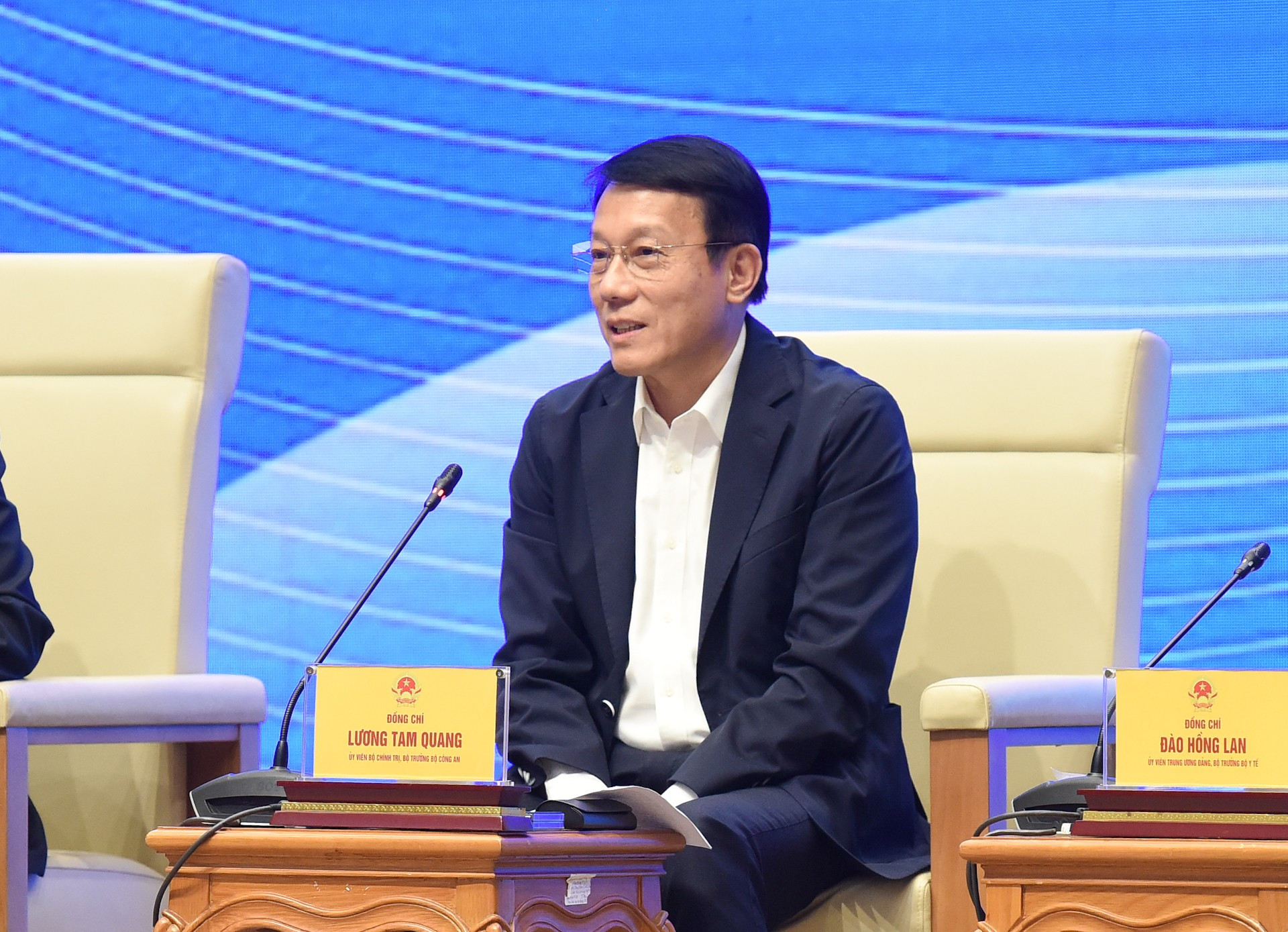 El general Luong Tam Quang, ministro de Seguridad Pública, responde preguntas sobre la prevención de delitos de alta tecnología. El general Luong Tam Quang, ministro de Seguridad Pública, responde preguntas sobre la prevención de delitos de alta tecnología.