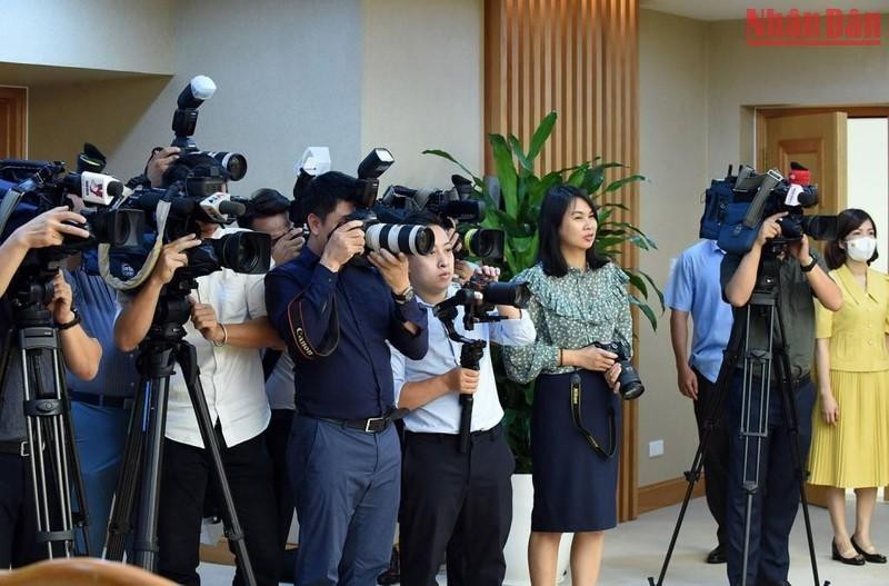 Los medios de comunicación en el evento. Los medios de comunicación en el evento.