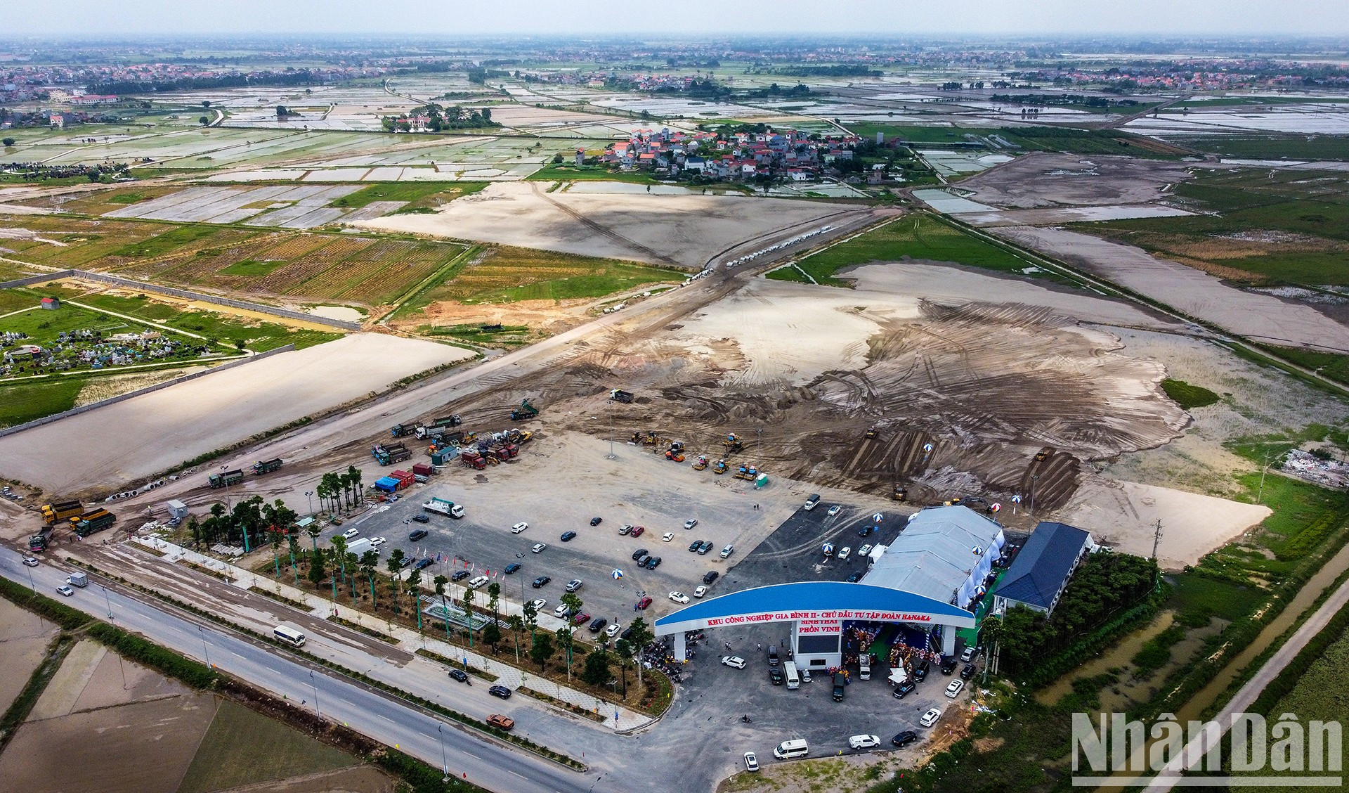 El proyecto, construido con tecnología avanzada, contribuye a impulsar el desarrollo económico en la región sur del río Duong y la provincia de Bac Ninh.