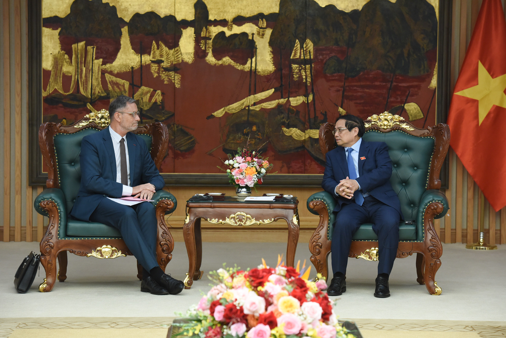 [Foto] Premier vietnamita recibe al embajador de Francia 
