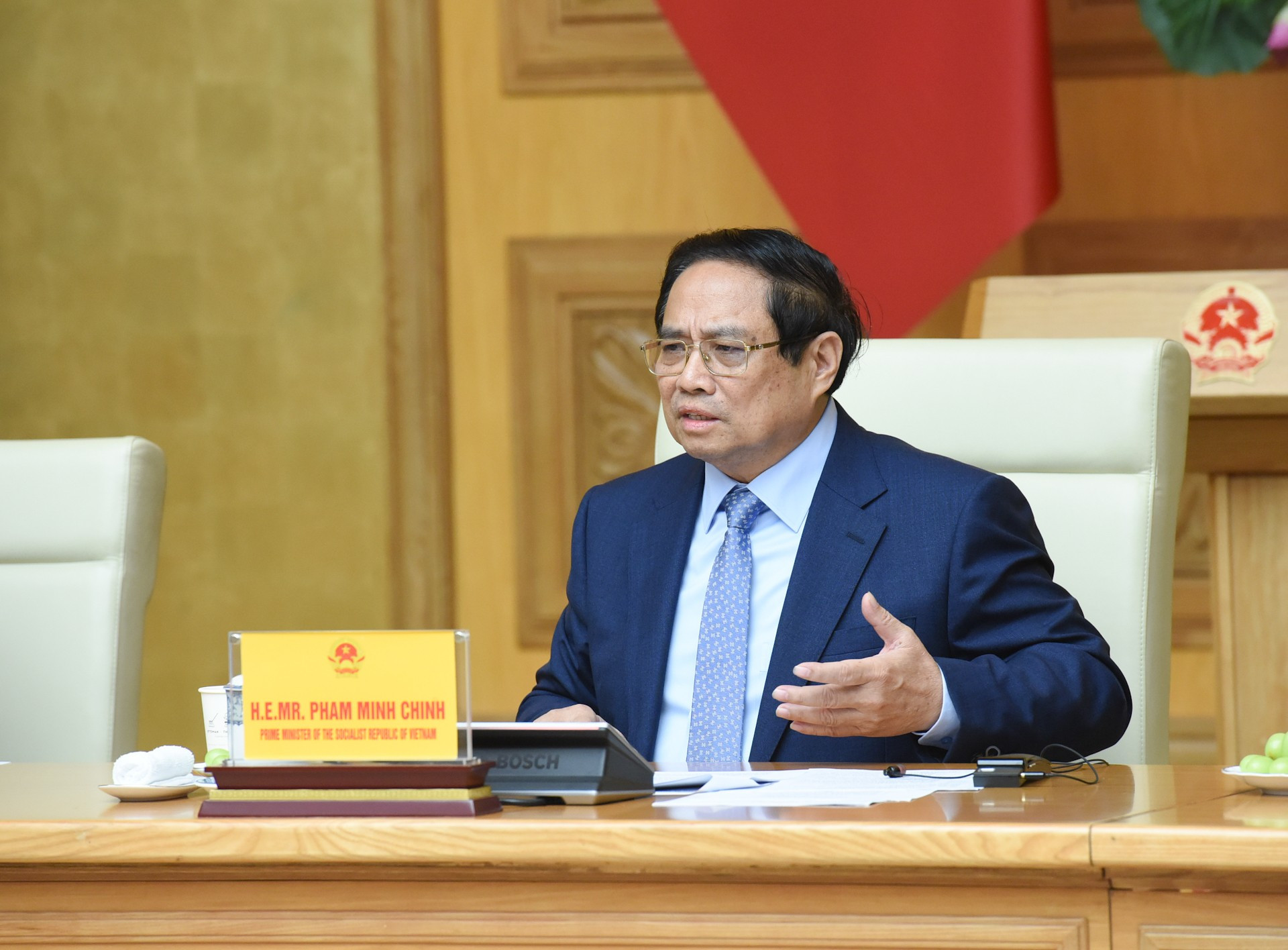 El primer ministro de Vietnam, Pham Minh Chinh, habla en el evento.