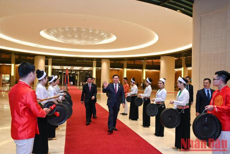 El presidente del Parlamento, Vuong Dinh Hue llega al evento. El presidente del Parlamento, Vuong Dinh Hue llega al evento.