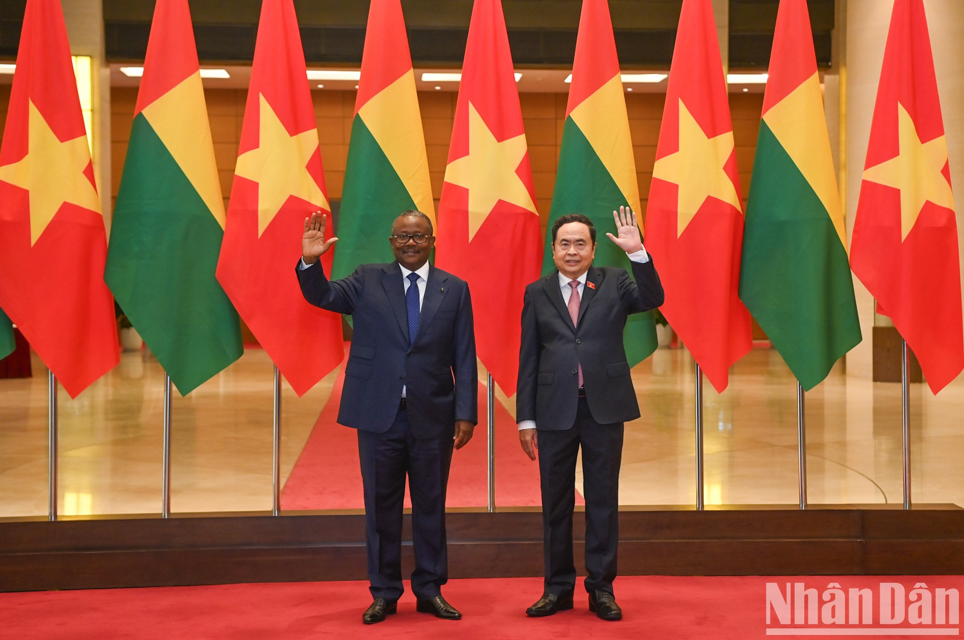 Thanh Man y Embaló en el acto. Thanh Man y Embaló en el acto.