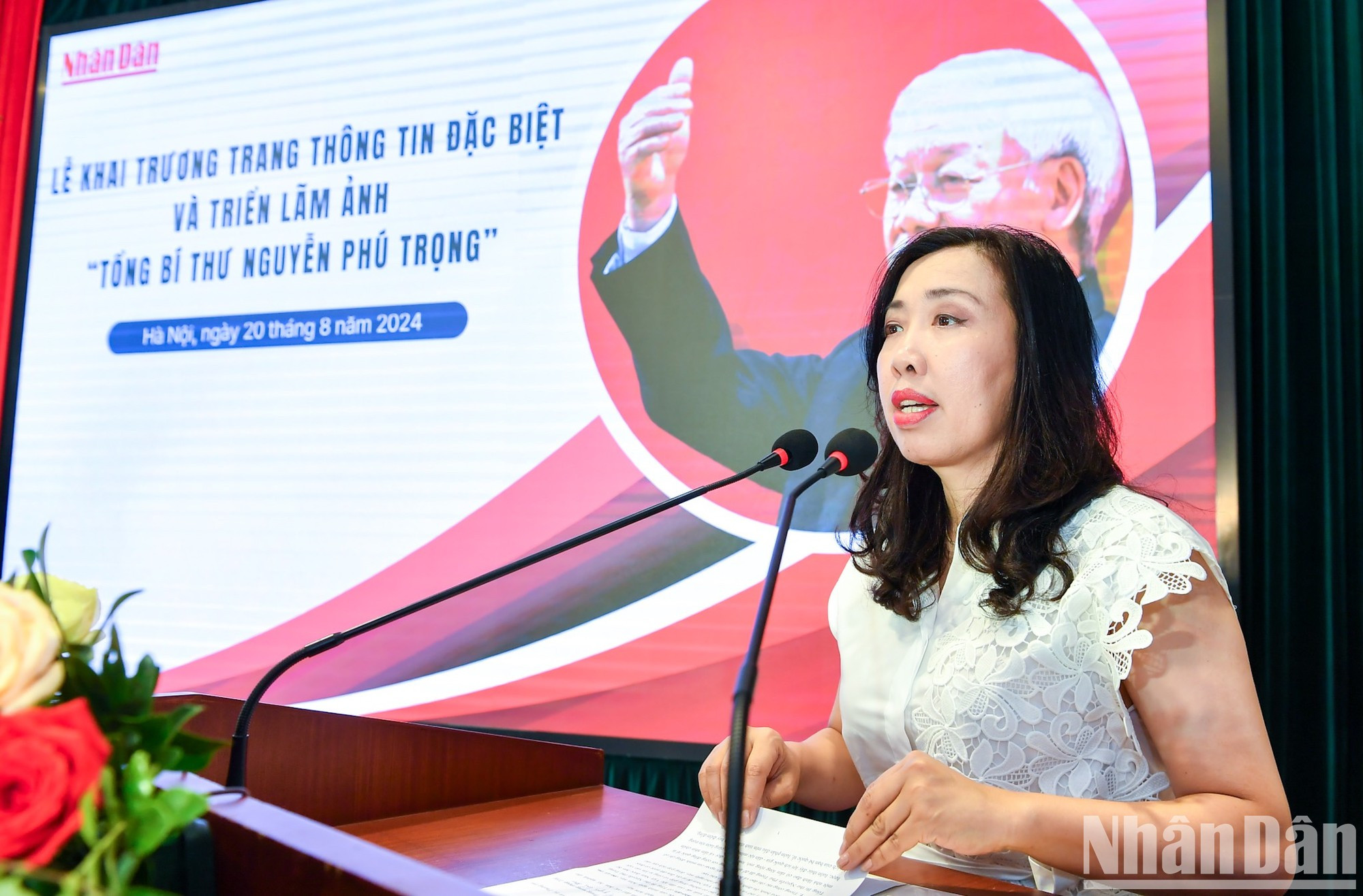 Le Thi Thu Hang, viceministra de Relaciones Exteriores, habla en la cita. Le Thi Thu Hang, viceministra de Relaciones Exteriores, habla en la cita.