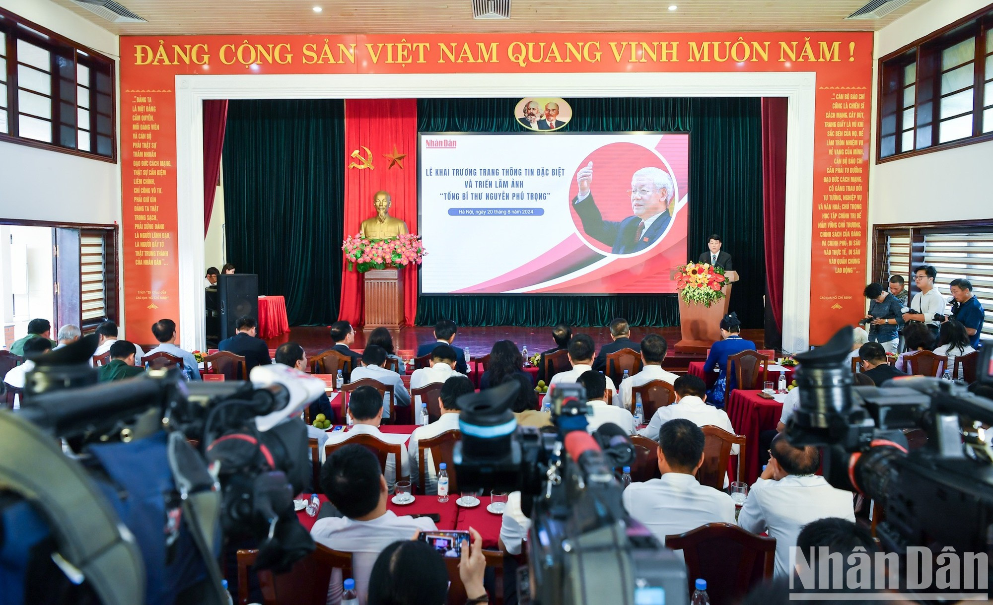 Vista de la ceremonia. Vista de la ceremonia.