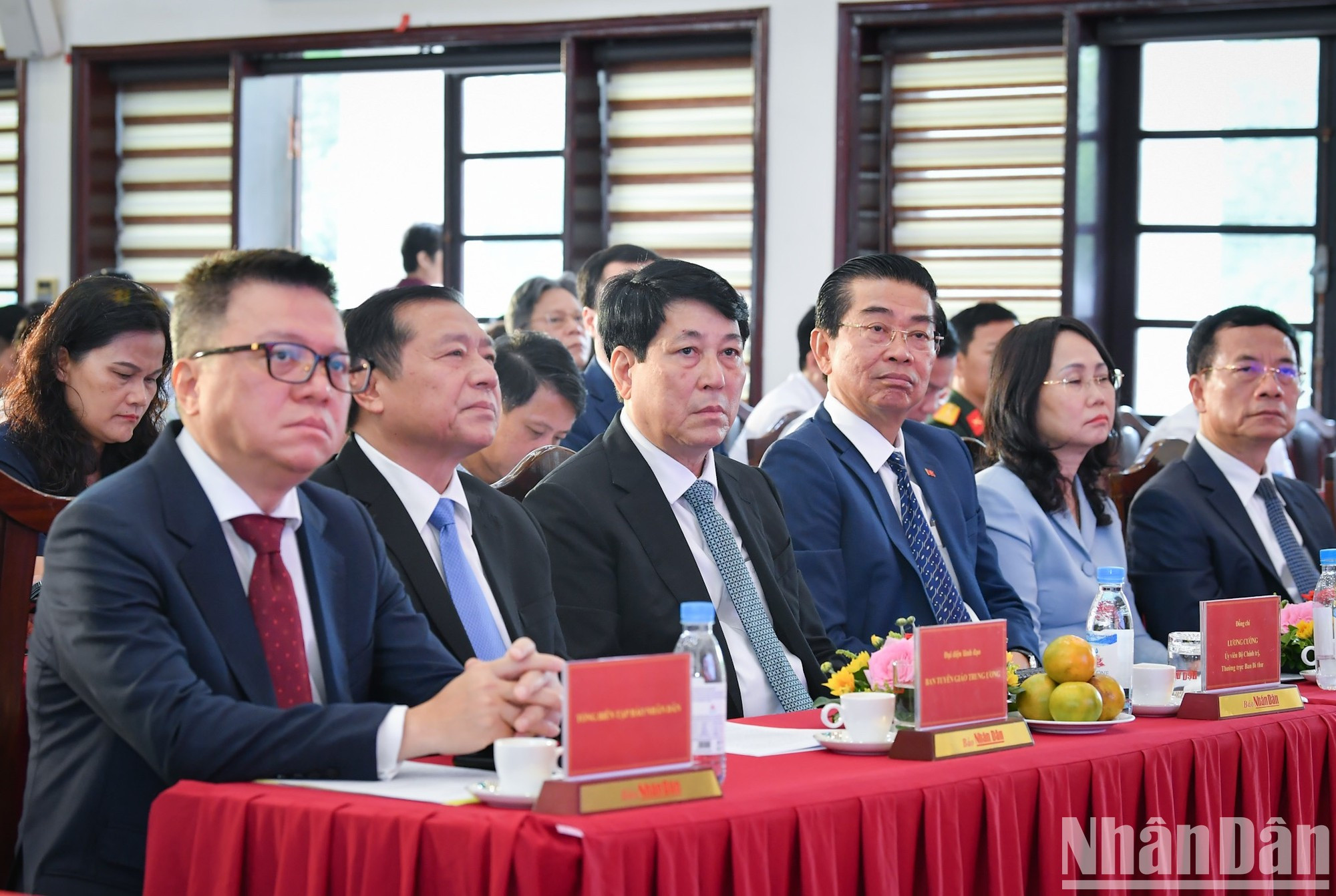 El miembro del Buró Político y permanente del Secretariado del Comité Central del PCV, Luong Cuong, asiste a la cita. El miembro del Buró Político y permanente del Secretariado del Comité Central del PCV, Luong Cuong, asiste a la cita.