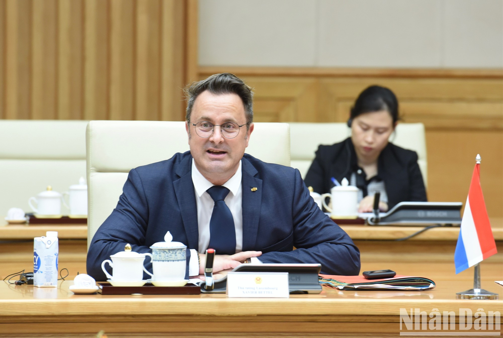 Xavier Bettel habla en la cita.