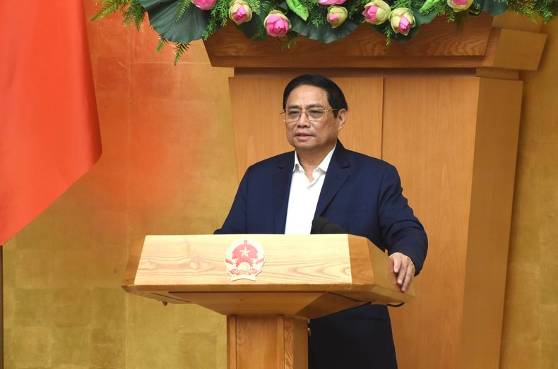 El primer ministro Pham Minh Chinh dirige la sesión.