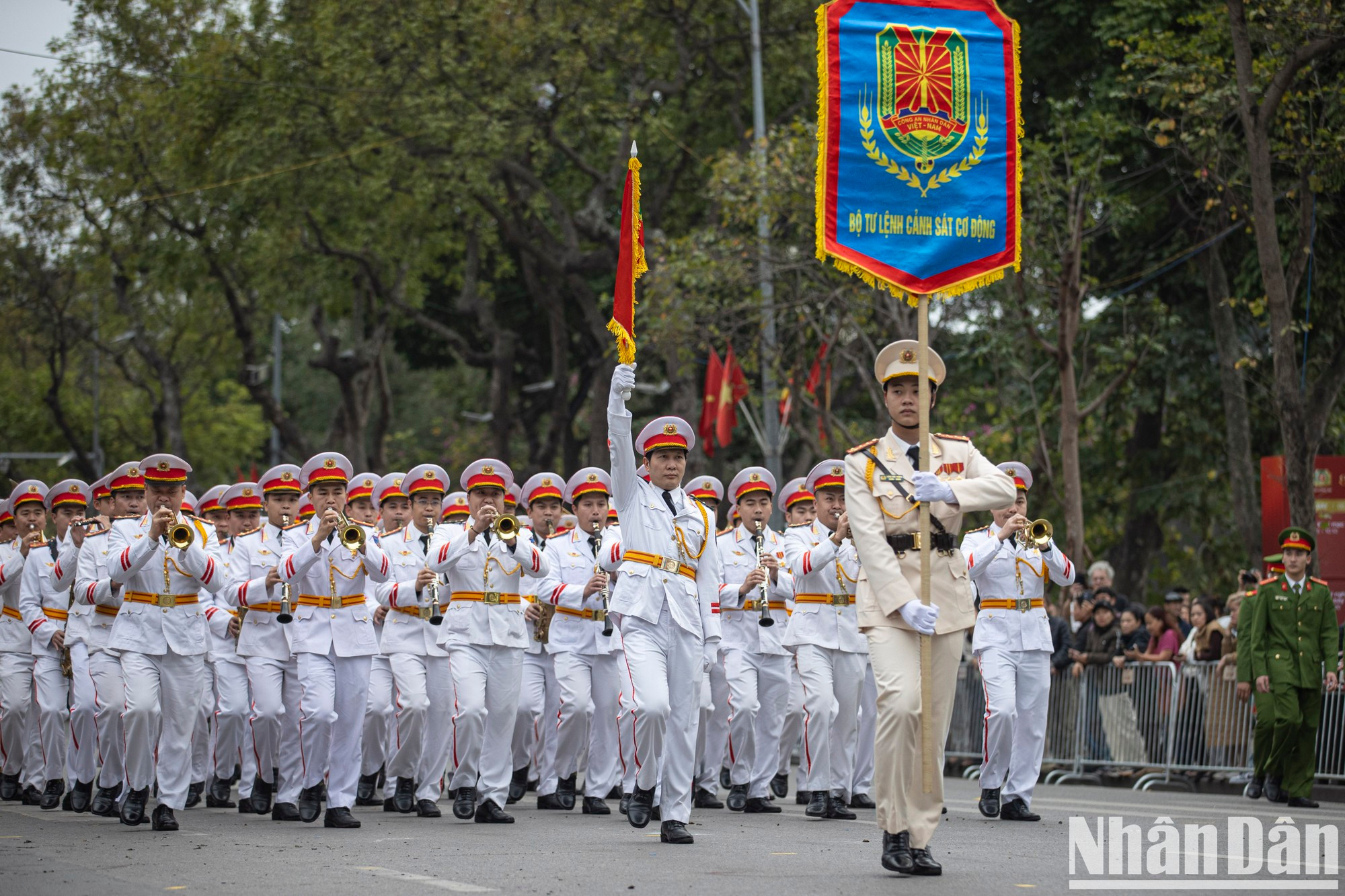 La compañía ceremonial de Seguridad Pública Popular en el ensayo. La compañía ceremonial de Seguridad Pública Popular en el ensayo.