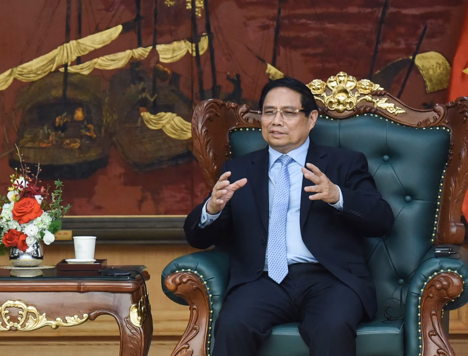 Minh Chinh habla en la cita.