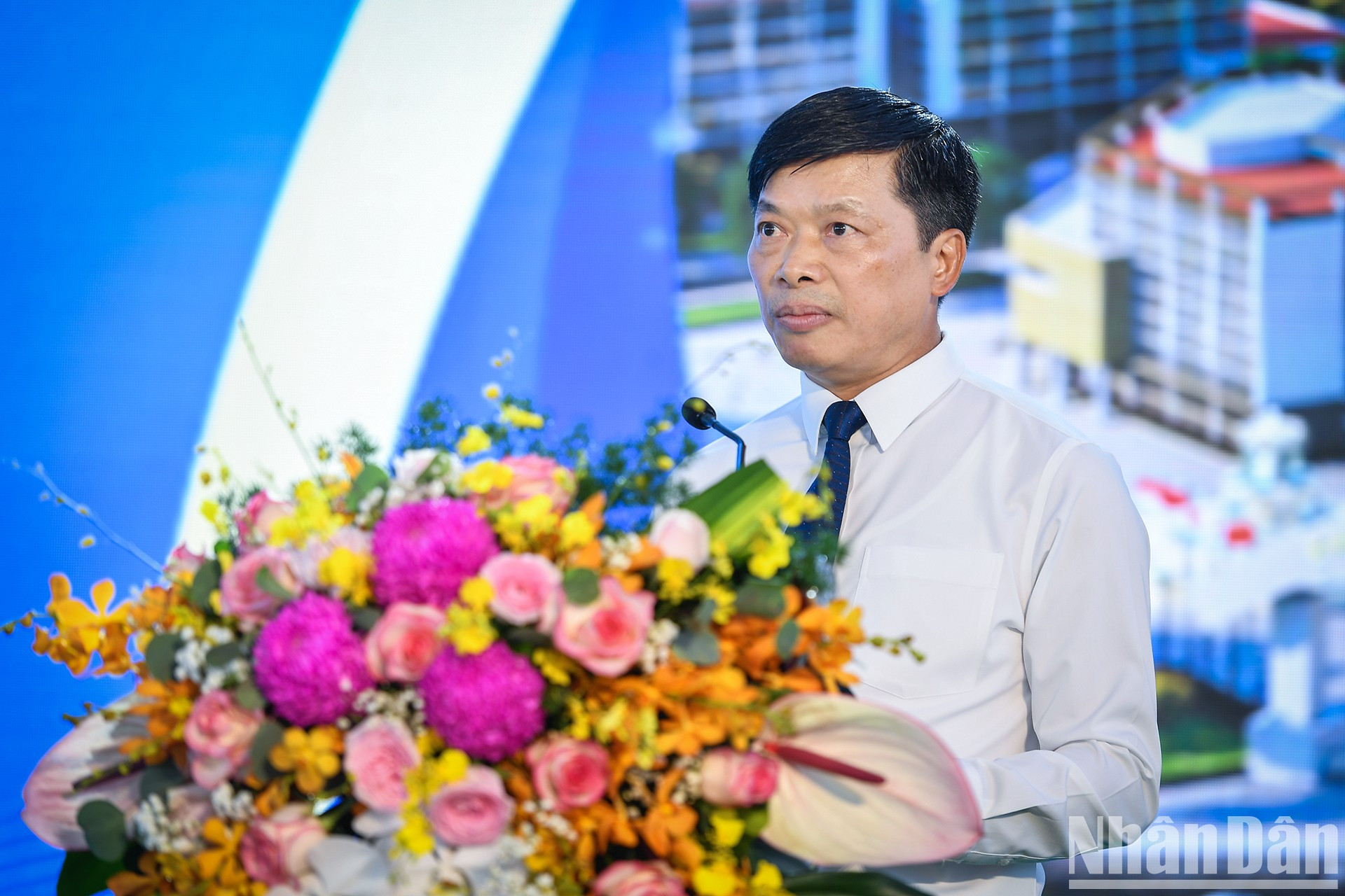 El vicepresidente del Comité Popular de Bac Ninh, Dao Quang Khai, pronuncia un discurso en la ceremonia de arranque del proyecto.