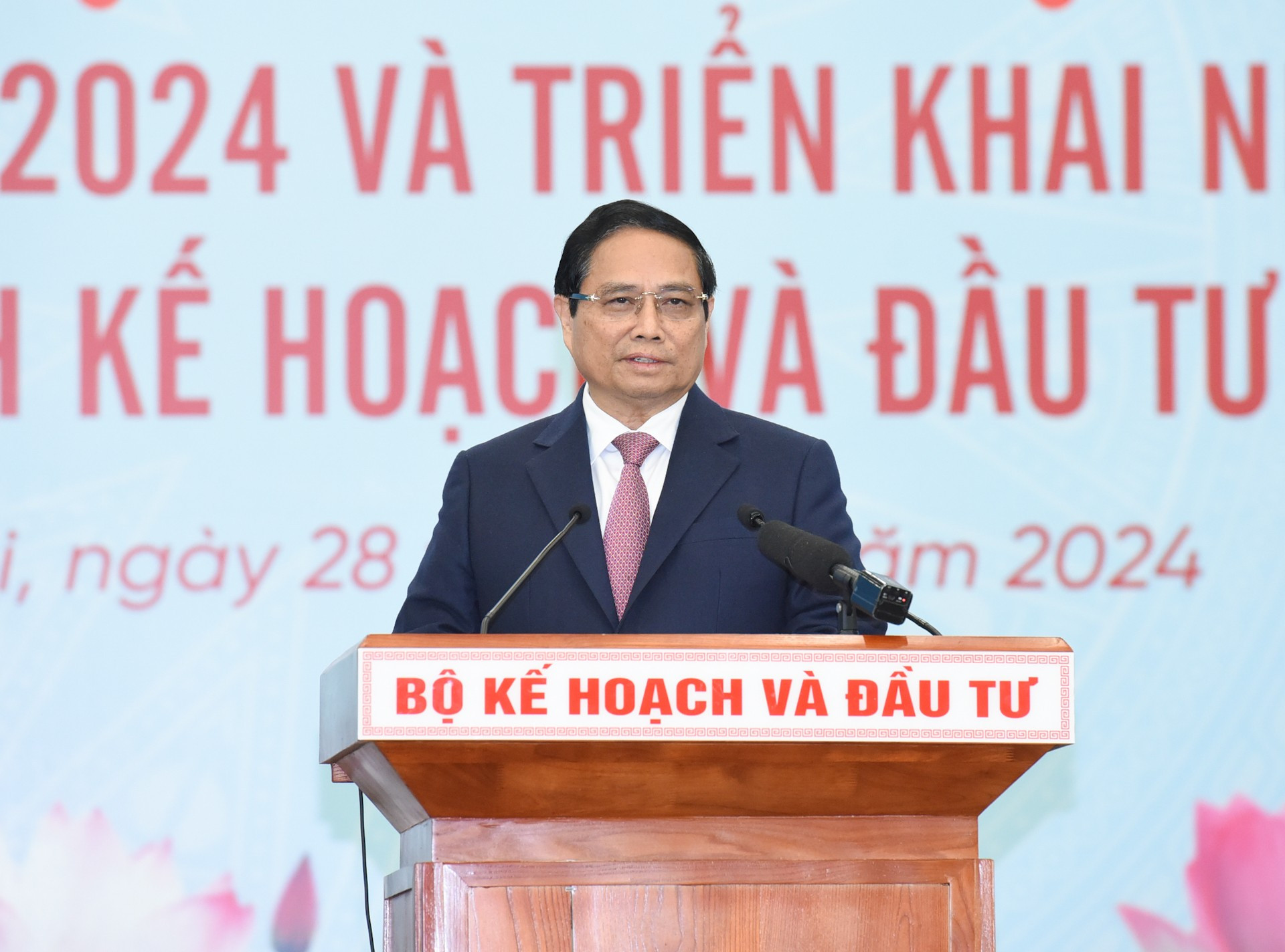 Minh Chinh habla en el evento. Minh Chinh habla en el evento.