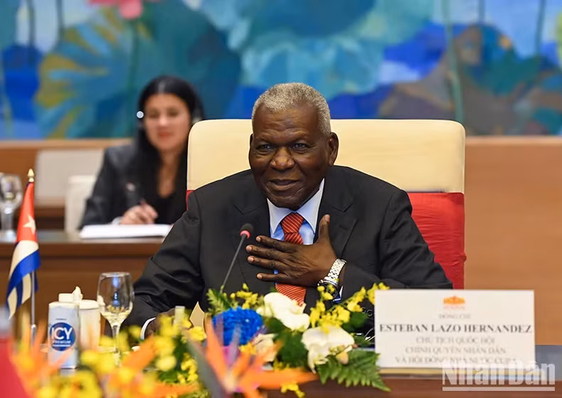 Esteban Lazo interviene.