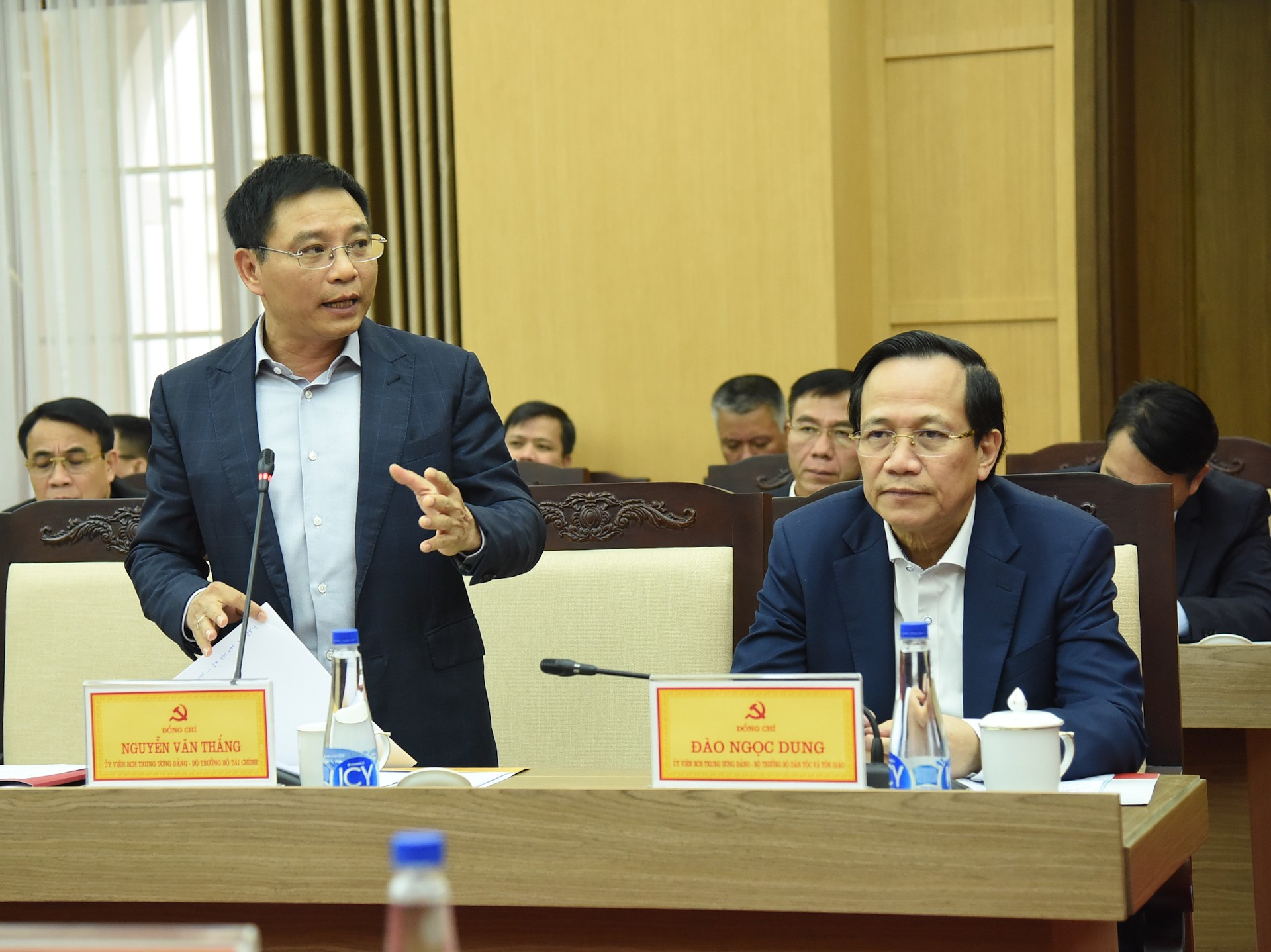 El ministro de Finanzas, Nguyen Van Thang, habla en el evento. El ministro de Finanzas, Nguyen Van Thang, habla en el evento.