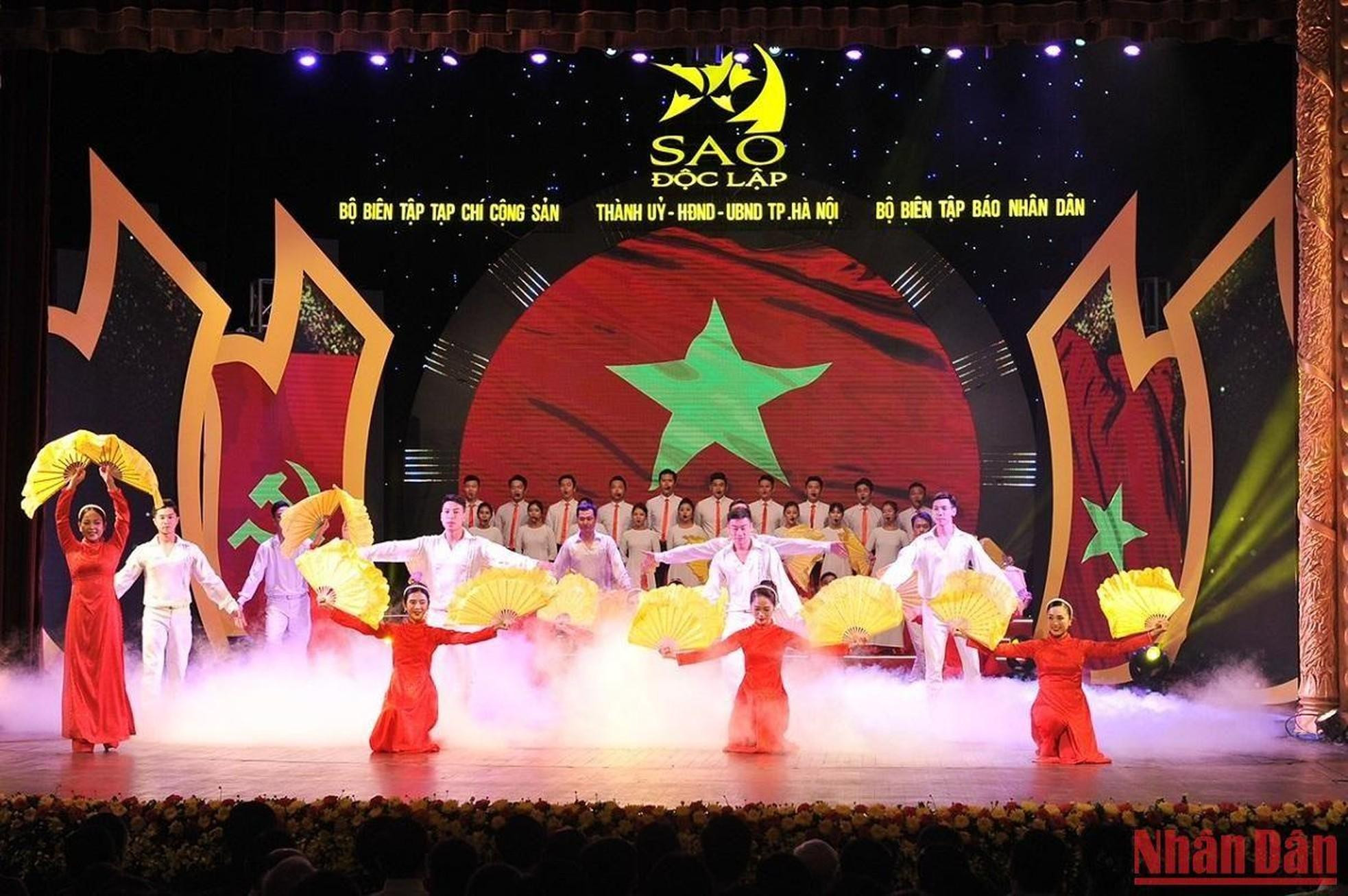 El programa fue organizado por la revista Cong San (Comunista), el periódico Nhan Dan (Pueblo) y el Comité Popular de Hanói. El programa fue organizado por la revista Cong San (Comunista), el periódico Nhan Dan (Pueblo) y el Comité Popular de Hanói.