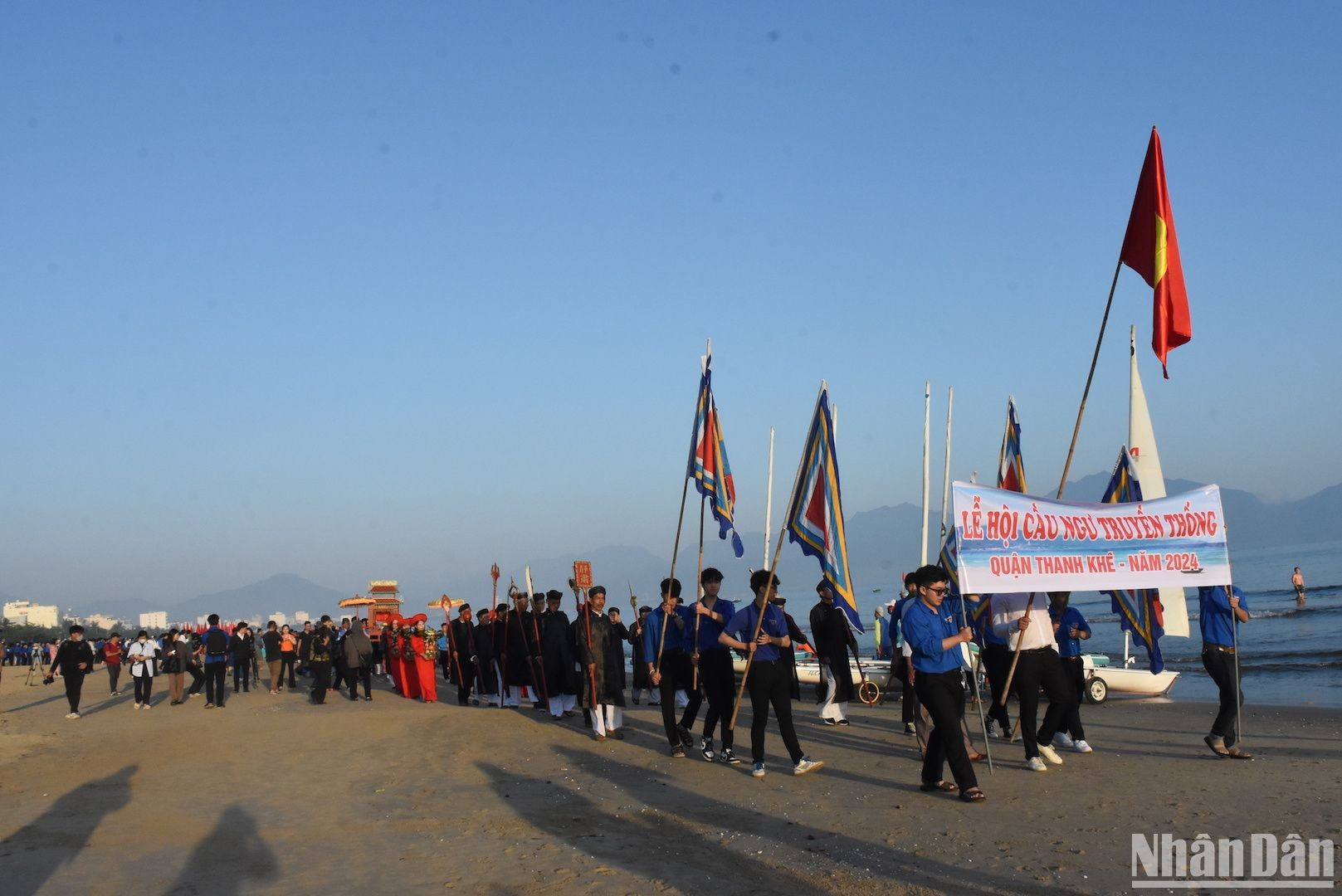 Para los pescadores de Thanh Khe, el Festival Cau Ngu se considera el ritual más importante del año. Para los pescadores de Thanh Khe, el Festival Cau Ngu se considera el ritual más importante del año.