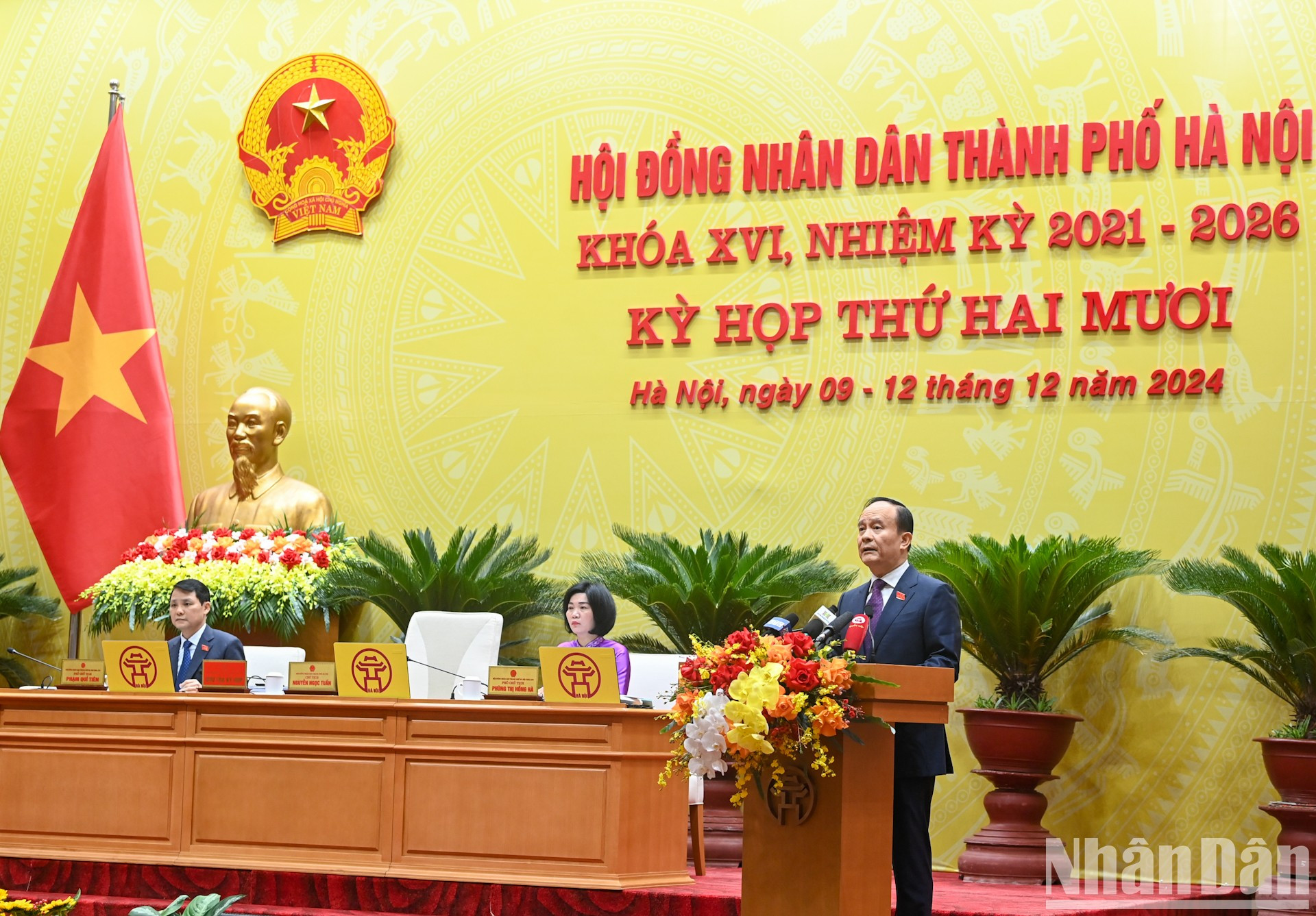 El presidente del Consejo Popular de Hanói, Nguyen Ngoc Tuan, pronuncia el discurso de apertura. El presidente del Consejo Popular de Hanói, Nguyen Ngoc Tuan, pronuncia el discurso de apertura.