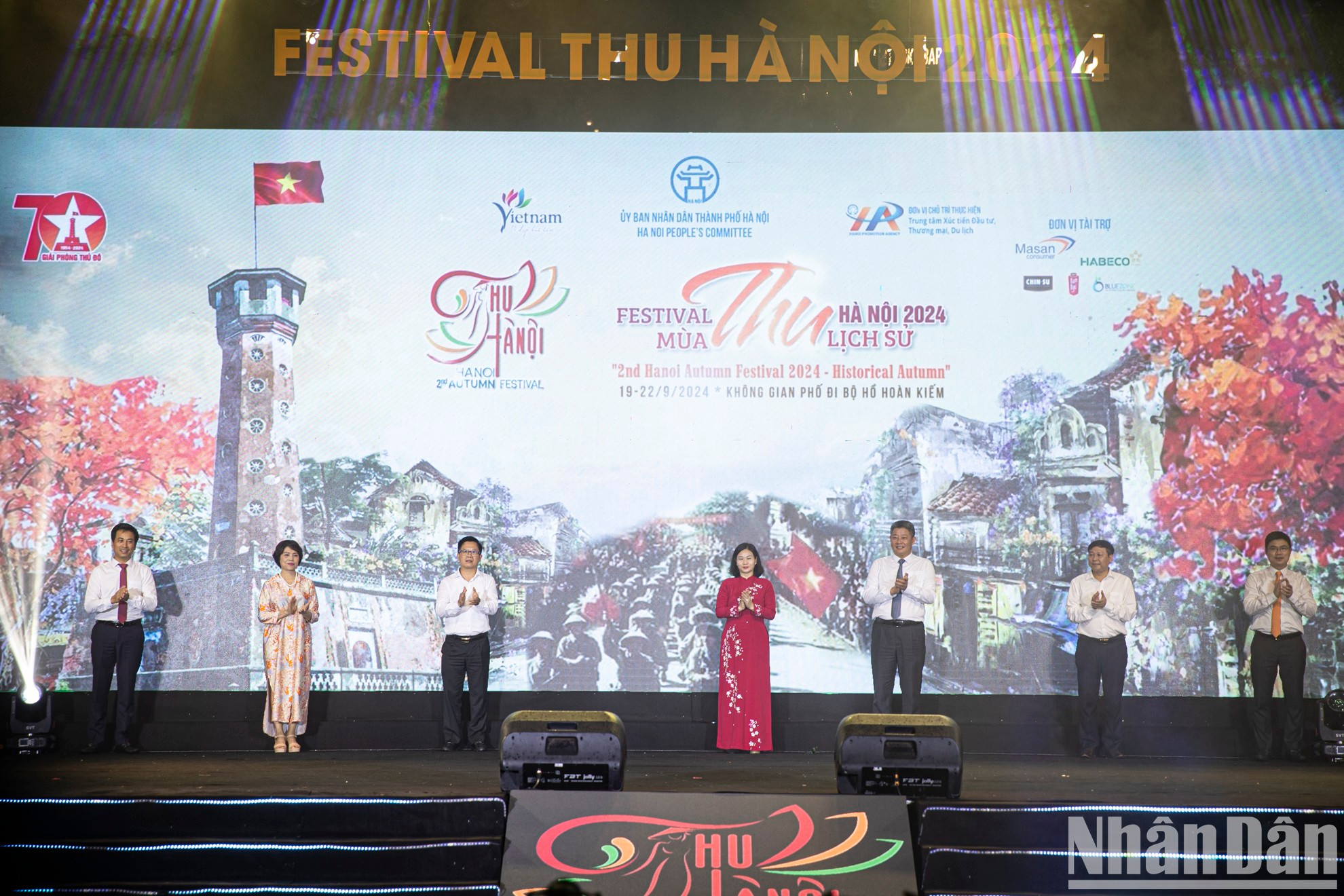 Los delegados inauguran el Festival. Los delegados inauguran el Festival.