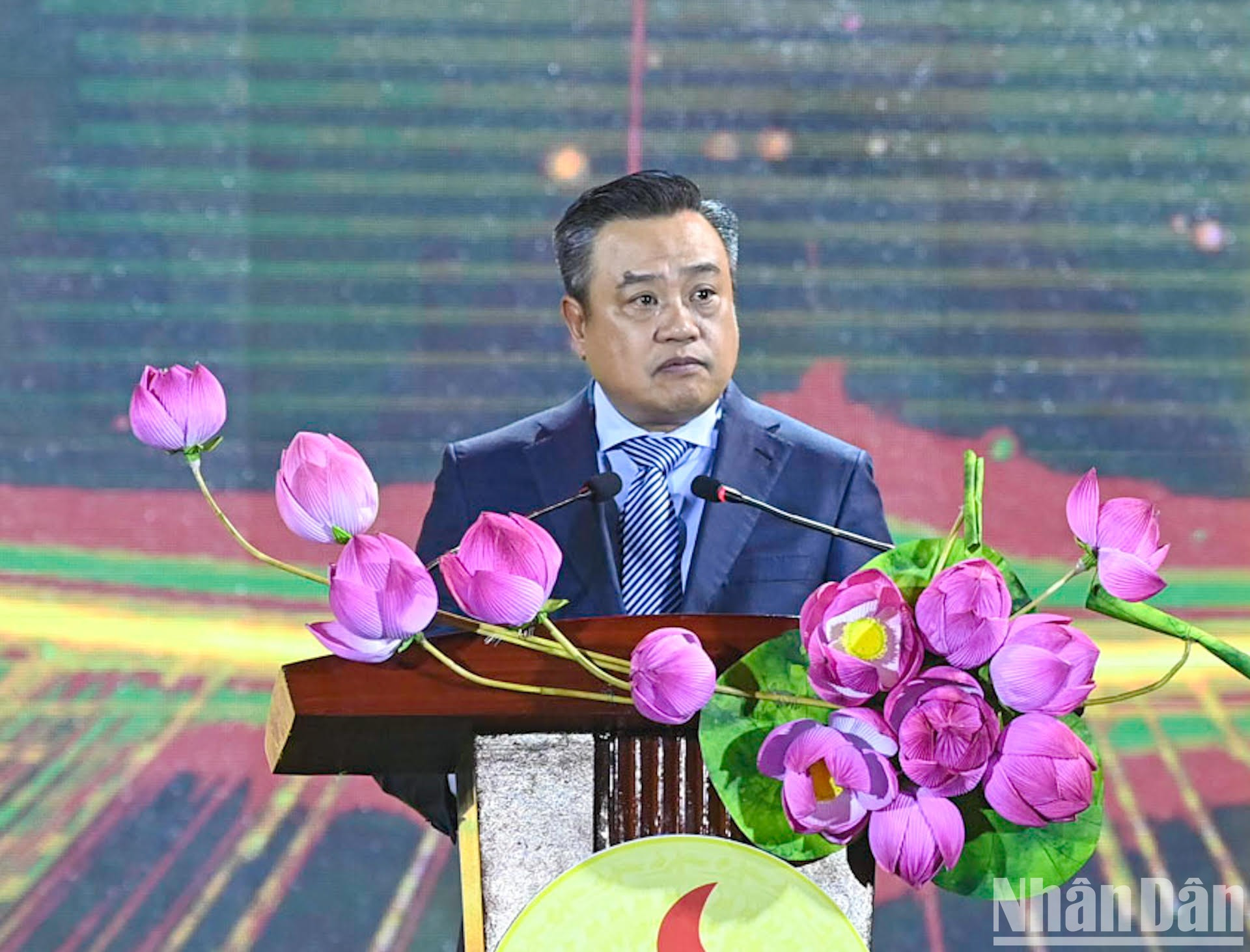 Interviene el presidente del Comité Popular de Hanói, Tran Sy Thanh. Interviene el presidente del Comité Popular de Hanói, Tran Sy Thanh.