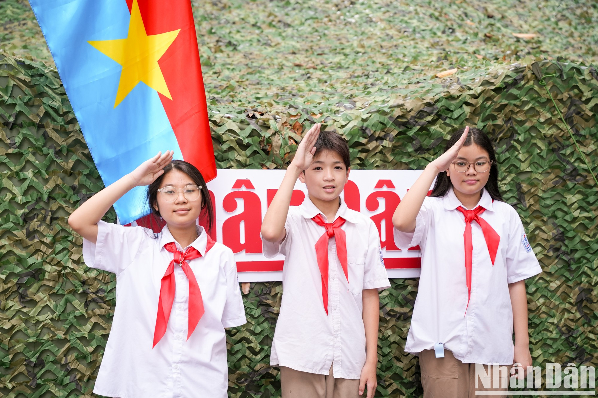 Visitar la exposición interactiva ayuda a los alumnos a comprender mejor la historia del país, despertando así en ellos el patriotismo.