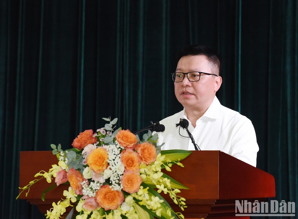 Quoc Minh interviene en el evento. Quoc Minh interviene en el evento.