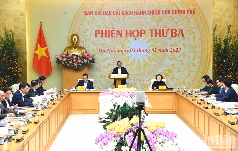 [Foto] Premier vietnamita preside tercera reunión del Comité Directivo de Reforma Administrativa