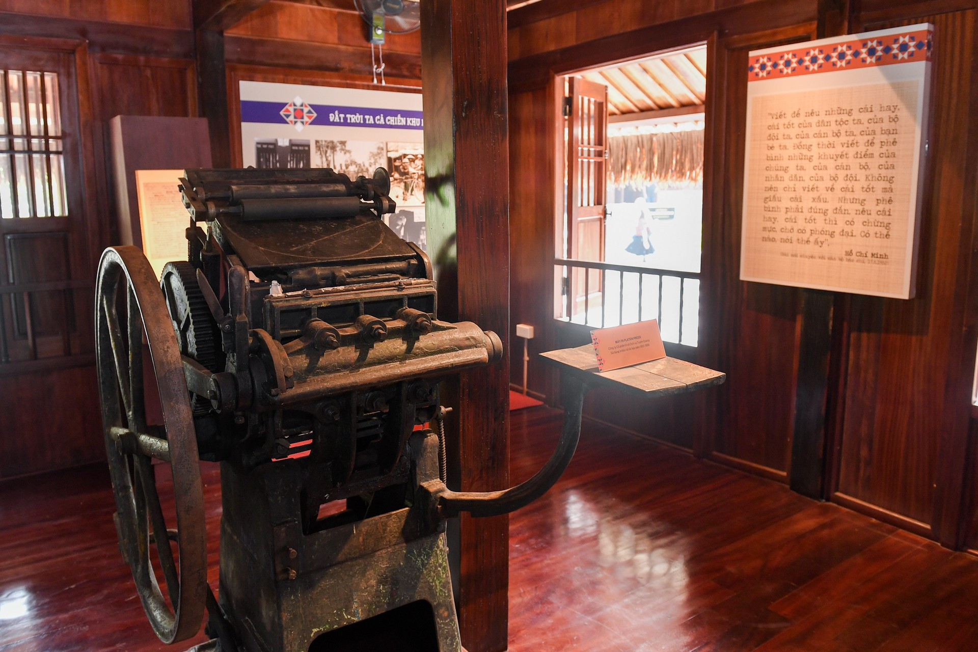 La imprenta Platen Press fue testigo de momentos históricos durante la guerra de resistencia contra los colonialistas franceses. La imprenta Platen Press fue testigo de momentos históricos durante la guerra de resistencia contra los colonialistas franceses.