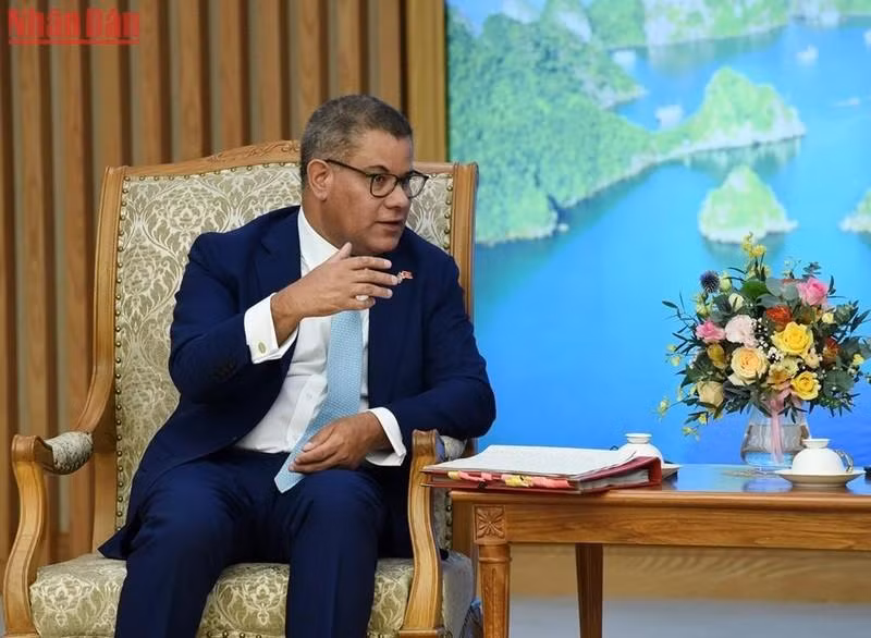 Kumar Sharma habla en el encuentro. Kumar Sharma habla en el encuentro.