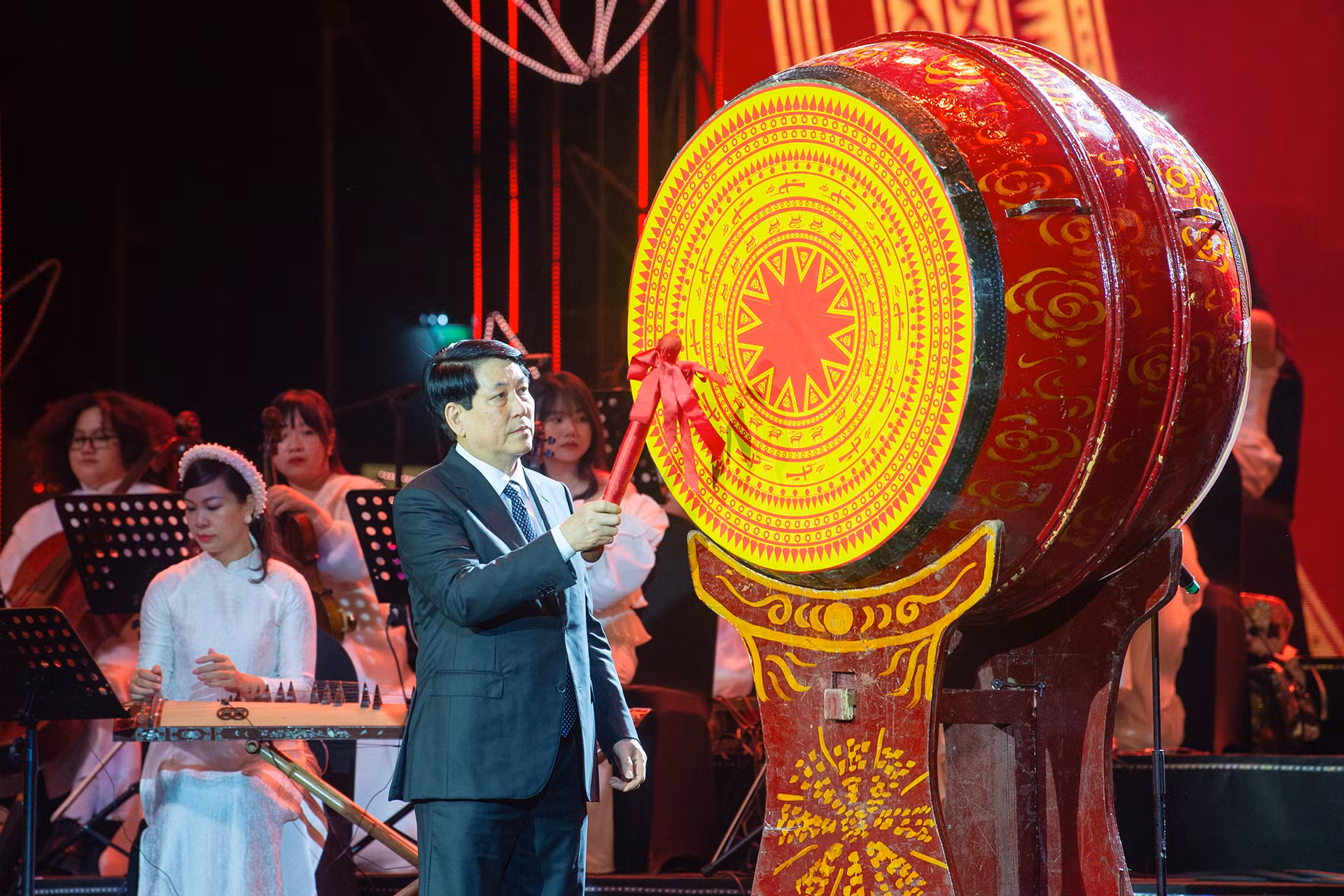 [Foto] Presidente y su esposa asisten al programa "Primavera de la Patria 2025"